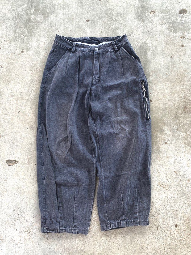 Baggy pants acid black Wash (Category: Jeans) located in Davao. Submitted by fritzay (Listing ID 1416907795, Image 1). Description: Very excellent condition 9.5/10 color rate 30 waistline 38 length 8.5 waistline Random tags only Wash before wear, thrifted item only + sf💸💸 Loc. Davao City, Mindanao📍.