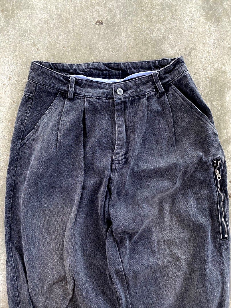 Baggy pants acid black Wash (Category: Jeans) located in Davao. Submitted by fritzay (Listing ID 1416907795, Image 3). Description: Very excellent condition 9.5/10 color rate 30 waistline 38 length 8.5 waistline Random tags only Wash before wear, thrifted item only + sf💸💸 Loc. Davao City, Mindanao📍.