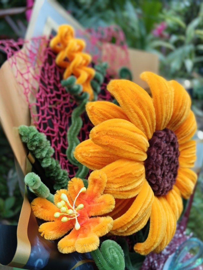 Big Sunflower Bouquet with LED Lights (Category: Flowers & Bouquets) located in Manila. Submitted by mncfuturea99126 (Listing ID 1416946998, Image 3). Description: Beautiful sunflower bouquet with LED lights, wrapped in elegant paper and ribbon. Perfect for gifting or decoration..