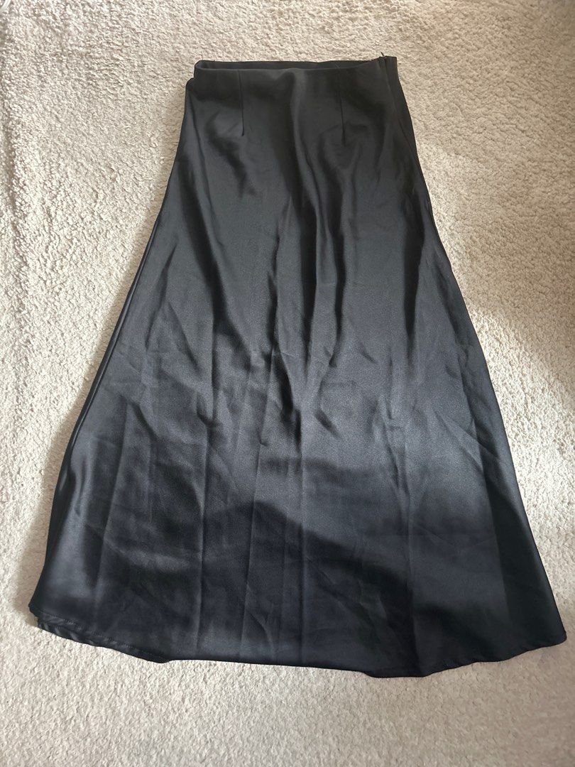 Black Satin Maxi Skirt (Category: Skirts) located in Taguig. Submitted by rcdeclutter (Listing ID 1416904088, Image 1). Description: - Black satin maxi skirt - Sleek, flowing design - Side zipper closure - Perfect for formal events - Adds sophistication to any look - Smooth, draping fabric.