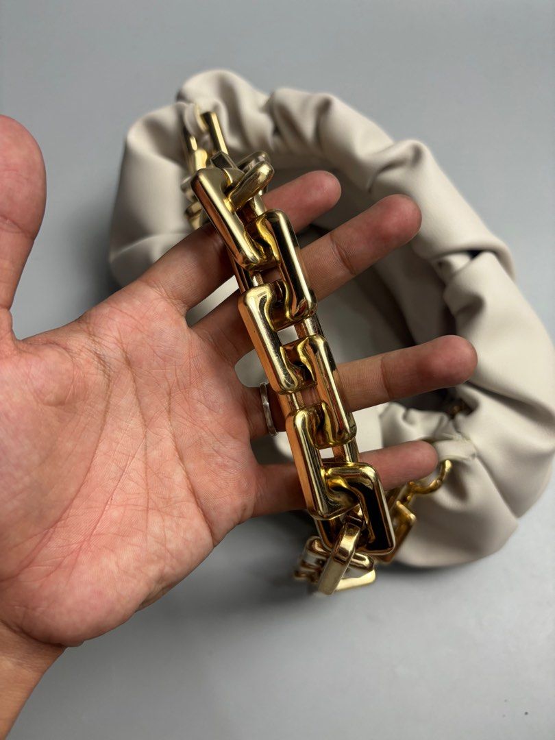 Bottega Veneta The Chain Pouch (Category: Luxury Bags & Wallets) located in Quezon City. Submitted by lucky.purelux.ph (Listing ID 1416932371, Image 3). Description: Bottega Veneta The Chain Pouch in plaster or ecru calfskin leather with gold-tone hardware. Free shipping within Metro Manila Additional shipping charges for provincial deliveries Please read the description before buying MOP: gcash, bank transfer (bpi) Courier: J&T, lalamove Please 