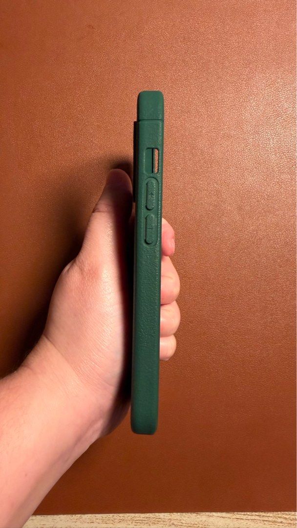 Caudable Sheath “Mountain Green” iPhone 13 Pro Case (Category: Cases & Sleeves) located in Quezon City. Submitted by allthingsdapper (Listing ID 1416964515, Image 3). Description: Caudable Sheath “Mountain Green” iPhone 13 Pro Case Used not abused Good magsafe capacity Grippy and good texture ₱1300 Mandaluyong.