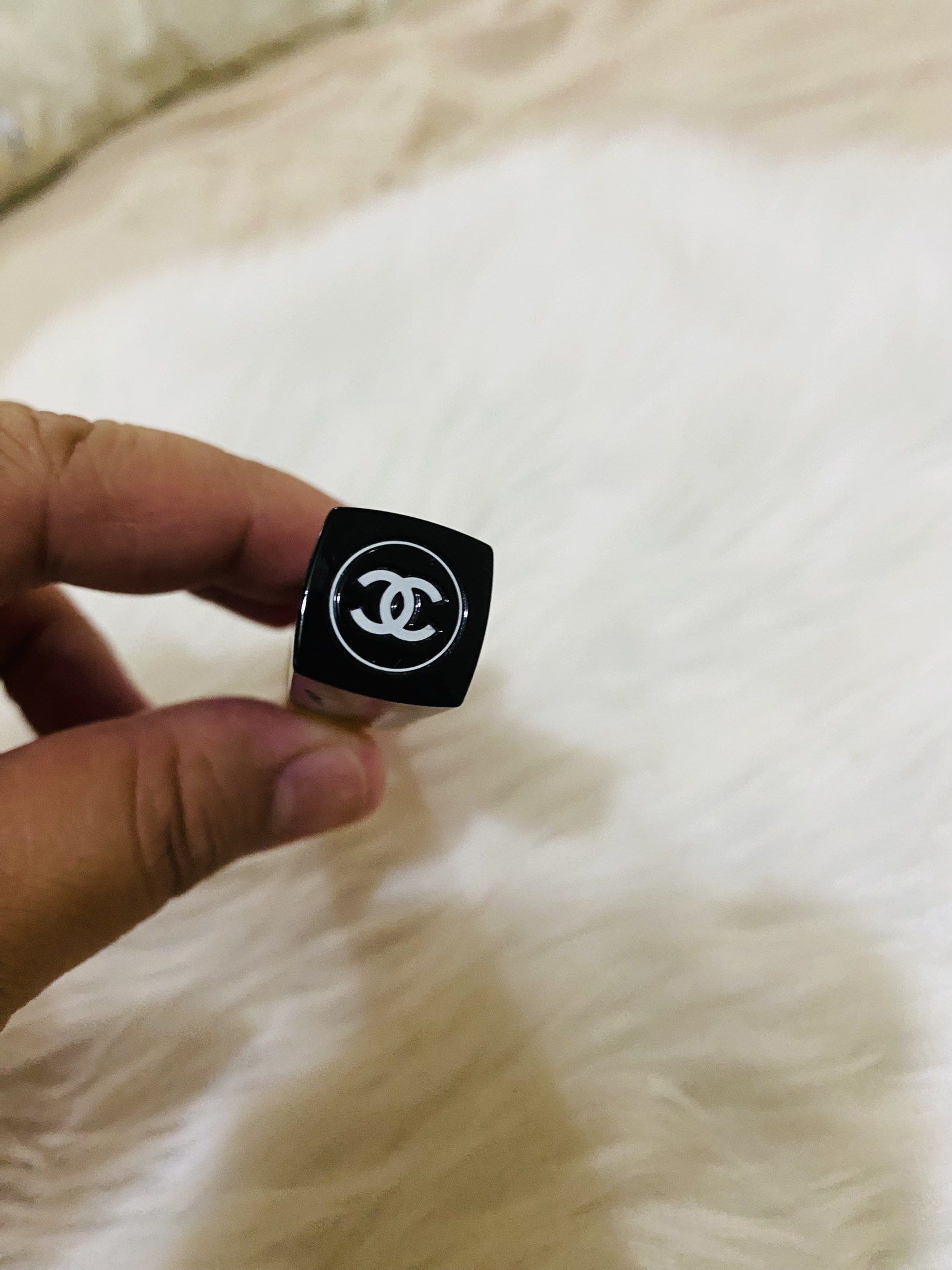 CHANEL ROUGE COCO GLOSS (Category: Makeup) located in Agdangan. Submitted by lavishbyji22912 (Listing ID 1416885529, Image 3). Description: 100% authentic slightly used a lot left no box super hydrating with free chanel bullet lipstick see photos.