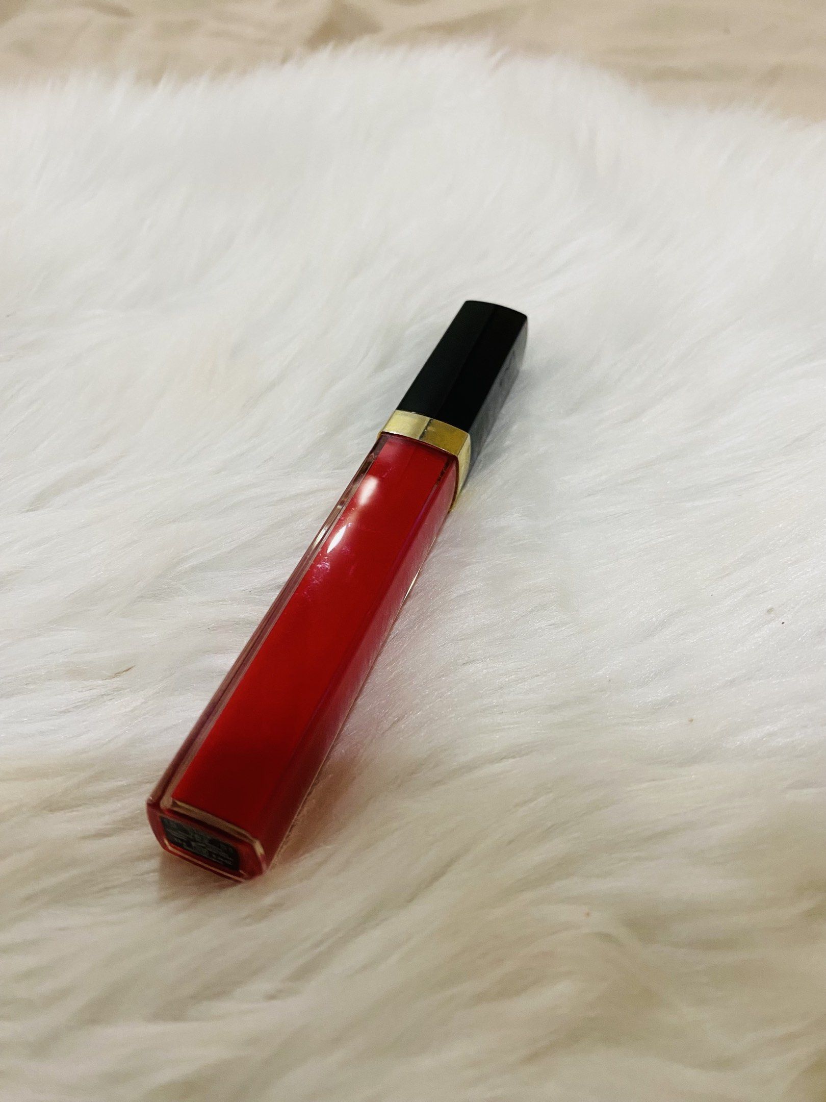 CHANEL ROUGE COCO GLOSS (Category: Makeup) located in Agdangan. Submitted by lavishbyji22912 (Listing ID 1416885529, Image 1). Description: 100% authentic slightly used a lot left no box super hydrating with free chanel bullet lipstick see photos.