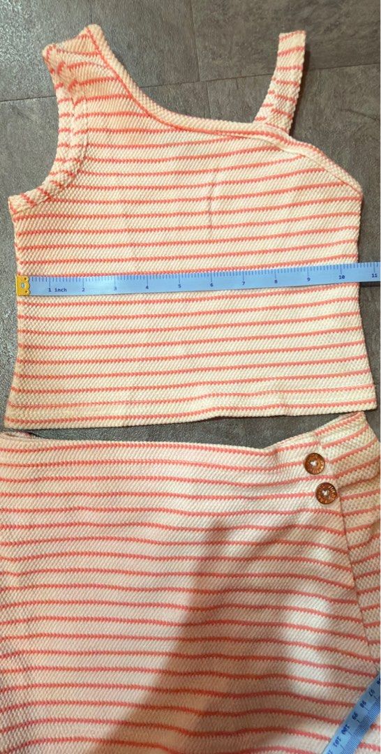 Clothes Terno for Girs (Category: Babies & Kids Fashion) located in Mandaluyong City. Submitted by ramsayscorner (Listing ID 1417015598, Image 2). Description: SAMPLE SALE Brand new without tag Size: Pics for Measurement Brand: Vince Camuto With visible stain, not sure if it’s washable. NOTICE: Items may have a slight stockroom scent from storage. Please inspect the pictures carefully before buying. Any flaws or imperfections should be considered