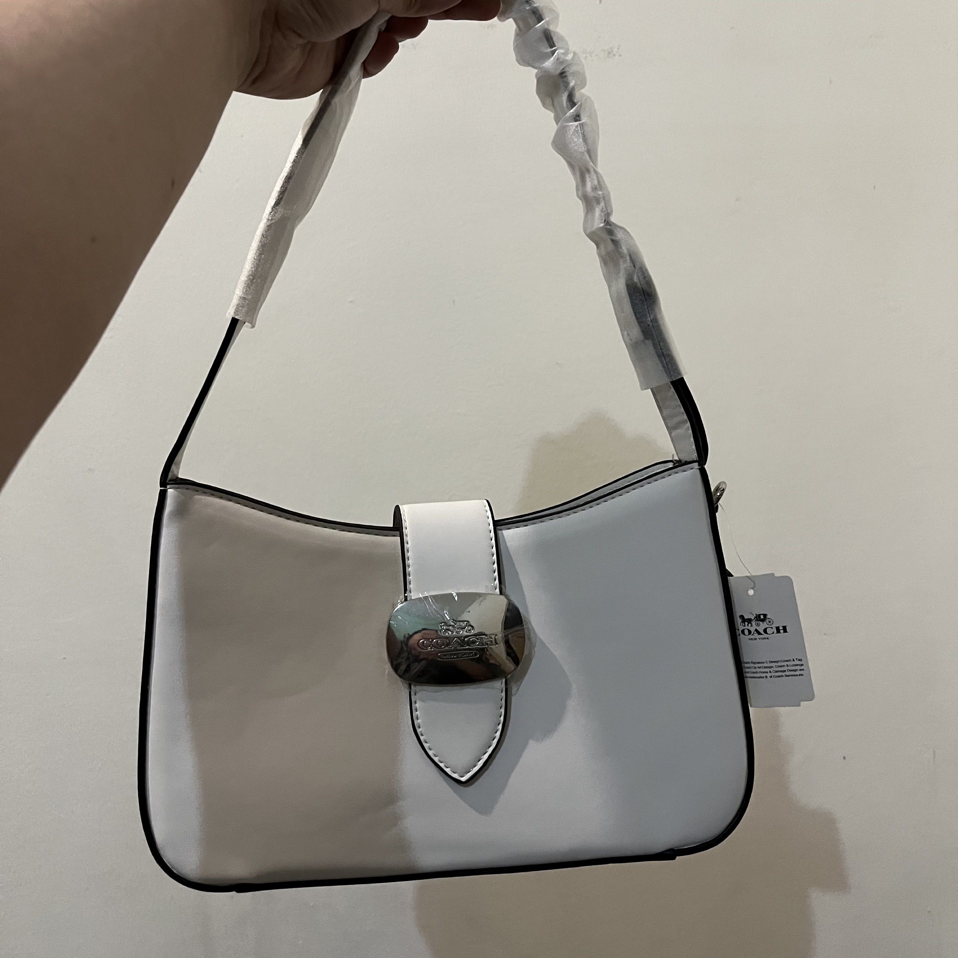 Coach White Shoulder Bag with Silver Buckle (Category: Luxury Bags & Wallets) located in San Pedro. Submitted by rainyydayy (Listing ID 1416975731, Image 2). Description: Pm me.
