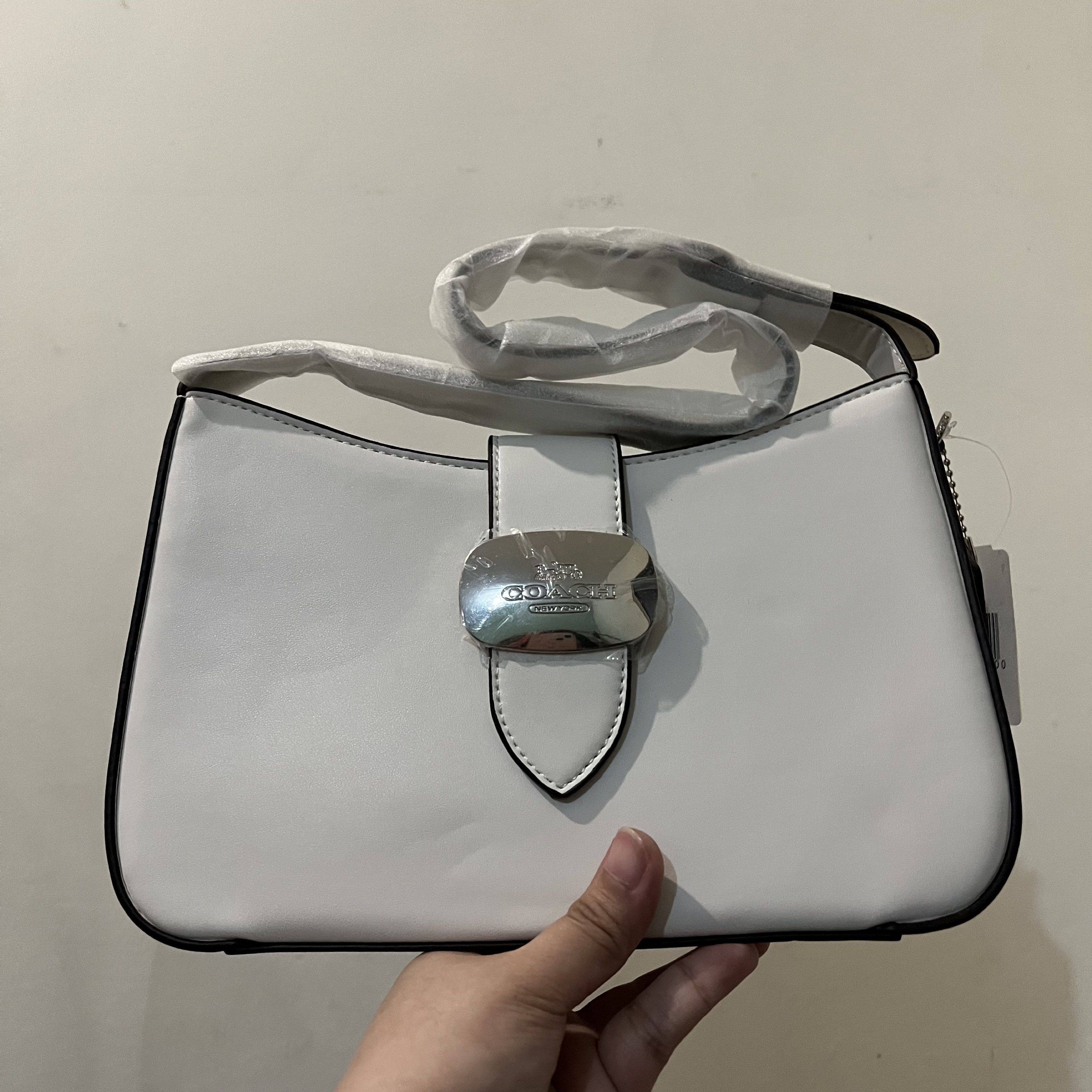 Coach White Shoulder Bag with Silver Buckle (Category: Luxury Bags & Wallets) located in San Pedro. Submitted by rainyydayy (Listing ID 1416975731, Image 1). Description: Pm me.