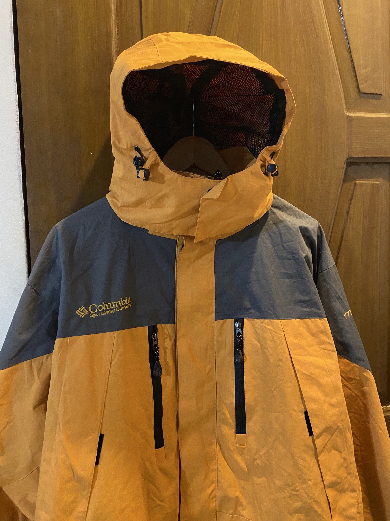 Columbia titanium rain jacket (Category: Coats, Jackets and Outerwear) located in Davao. Submitted by sellsell2002 (Listing ID 1416994426, Image 2). Description: Columbia titanium rain jacket Excellent condition With super minor issue, see last pic. Broken toggle. It will not affect the performance. Waterproof (RAIN JACKET) Can fit large to xl Can provide more picture. ₱1,600.