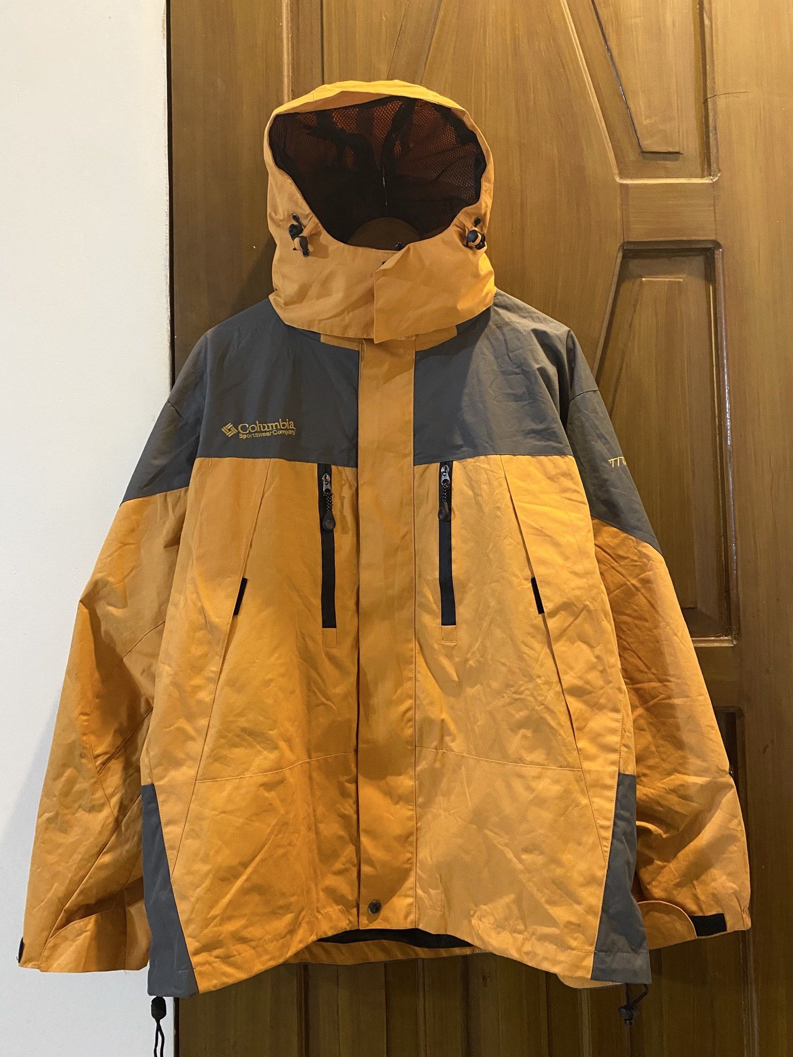 Columbia titanium rain jacket (Category: Coats, Jackets and Outerwear) located in Davao. Submitted by sellsell2002 (Listing ID 1416994426, Image 1). Description: Columbia titanium rain jacket Excellent condition With super minor issue, see last pic. Broken toggle. It will not affect the performance. Waterproof (RAIN JACKET) Can fit large to xl Can provide more picture. ₱1,600.