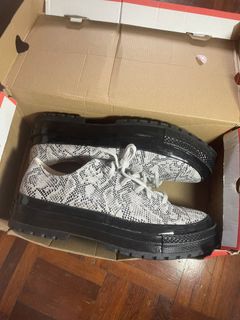 (Category: ) located in . Submitted by sneakerwave (Listing ID 1416889676, Image 1). Description: .