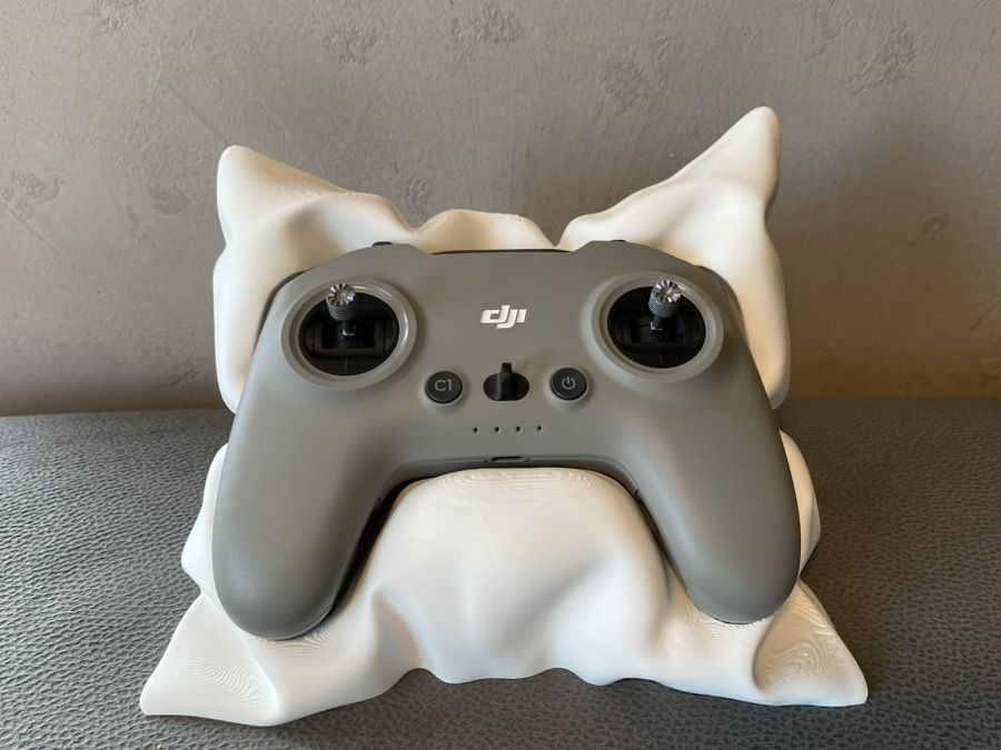 DJI FPV Controller Pillow Stand (Category: Drones) located in Mandaluyong City. Submitted by heyitslaaaance (Listing ID 1416885523, Image 2). Description: 🎮 DJI FPV Controller Pillow Stand Enjoy longer, more comfortable FPV sessions with this DJI FPV Controller Pillow Stand, designed to support your controller on your lap or desk while reducing arm and wrist fatigue. The soft pillow base provides stability and comfort, making it ideal for extend