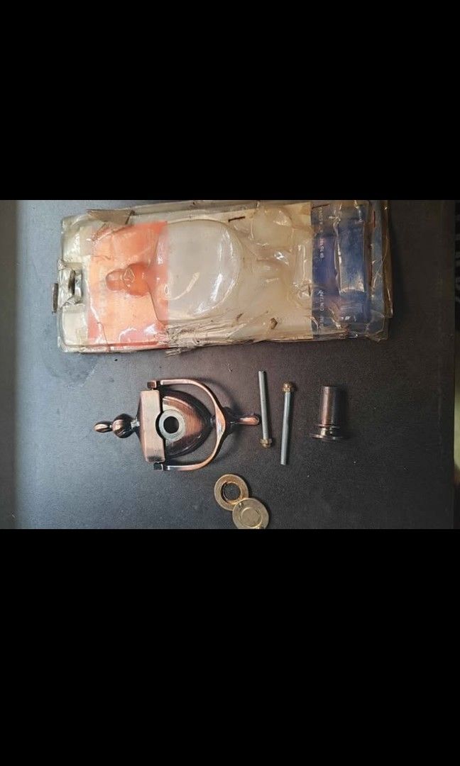Doorknocker with Scope (Category: Peephole Viewers & Doorbells) located in Quezon City. Submitted by jmpaulite (Listing ID 1416884039, Image 3). Description: No known issue, still new naluma lng yung packaging natambak na kc.