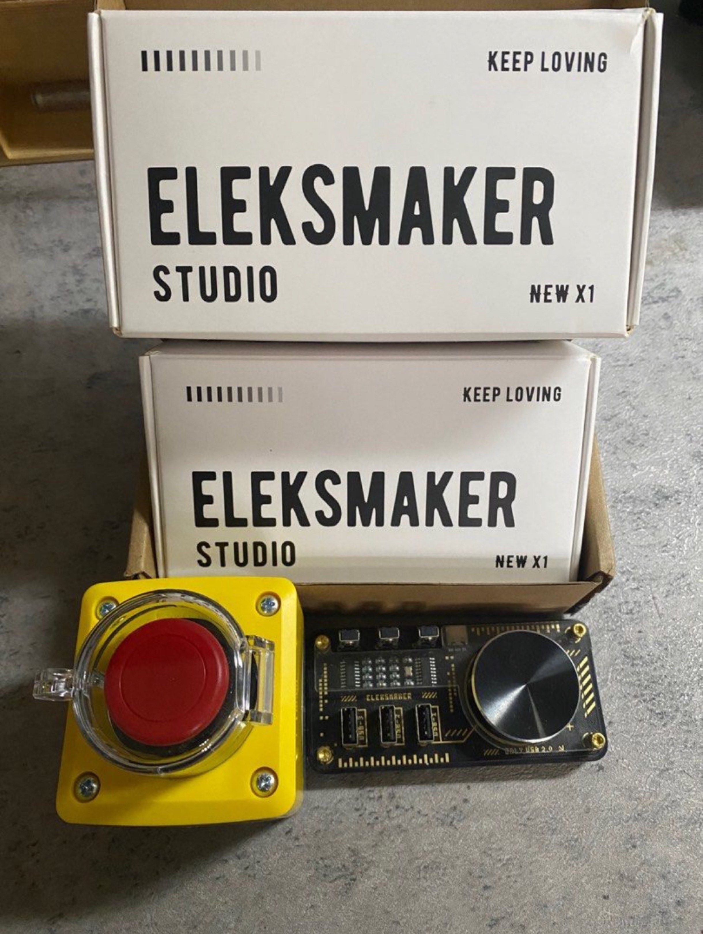 Eleksmaker eleks maker USB Hub and Wireless Power Button (Category: Computer Parts) located in Quezon City. Submitted by MetroDeRetro (Listing ID 1416933890, Image 2). Description: Eleksmaker eleks maker USB Hub and Wireless Power Button EleksMaker PC Wireless Power On Button & EleksMaker USB Hub Power On Button (never been used, impulse buy) USB Hub (used for a month) All working Price listed already What u see, what you get STRICTLY NO REFUNDS 