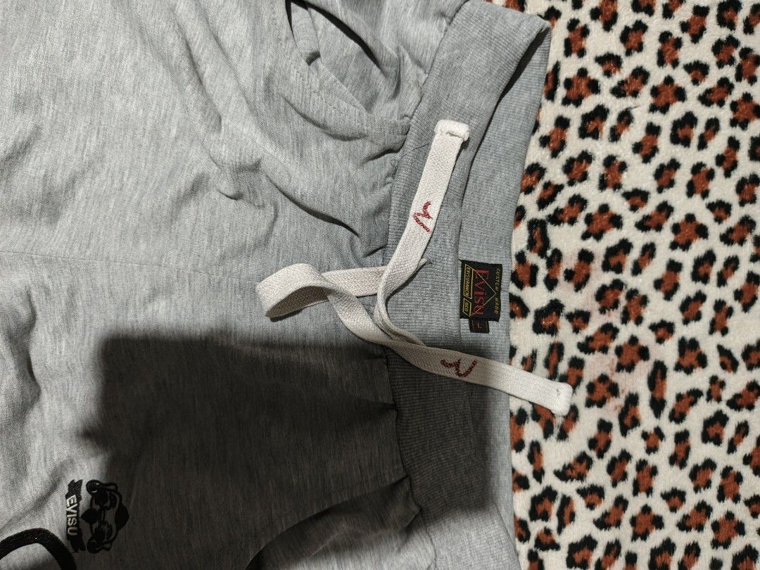 EVISU Grey Sweatpants (Category: Joggers) located in Cavite. Submitted by lestergal83399 (Listing ID 1416905284, Image 3). Description: - EVISU Grey Sweatpants - Size: XL - Relaxed Fit - Drawstring Waist - Small front logo - Large graphic on back leg - Pockets.
