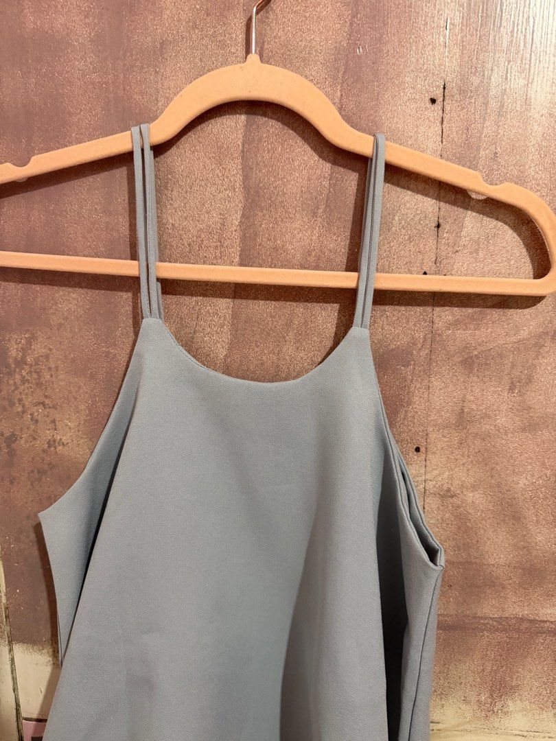 Flowy Top (Category: Sleeveless) located in Legazpi City. Submitted by hellomique (Listing ID 1416905695, Image 2). Description: Never used Na stock lang sa cabinet can fit XS to S.