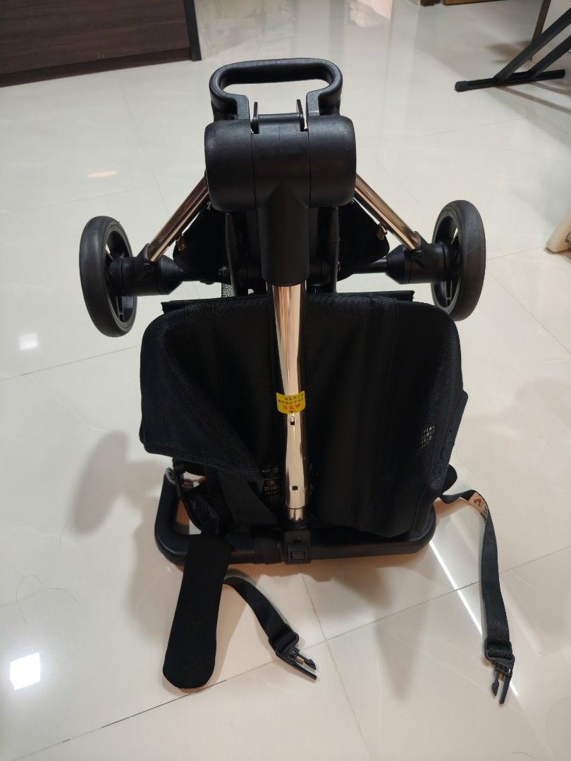 Foldable Strollers (Category: Strollers) located in Singapore. Submitted by ang193 (Listing ID 1416928189, Image 1). Description: Strollers for kids, my kids are 25kg and still able to fit in, foldable, very convenient..