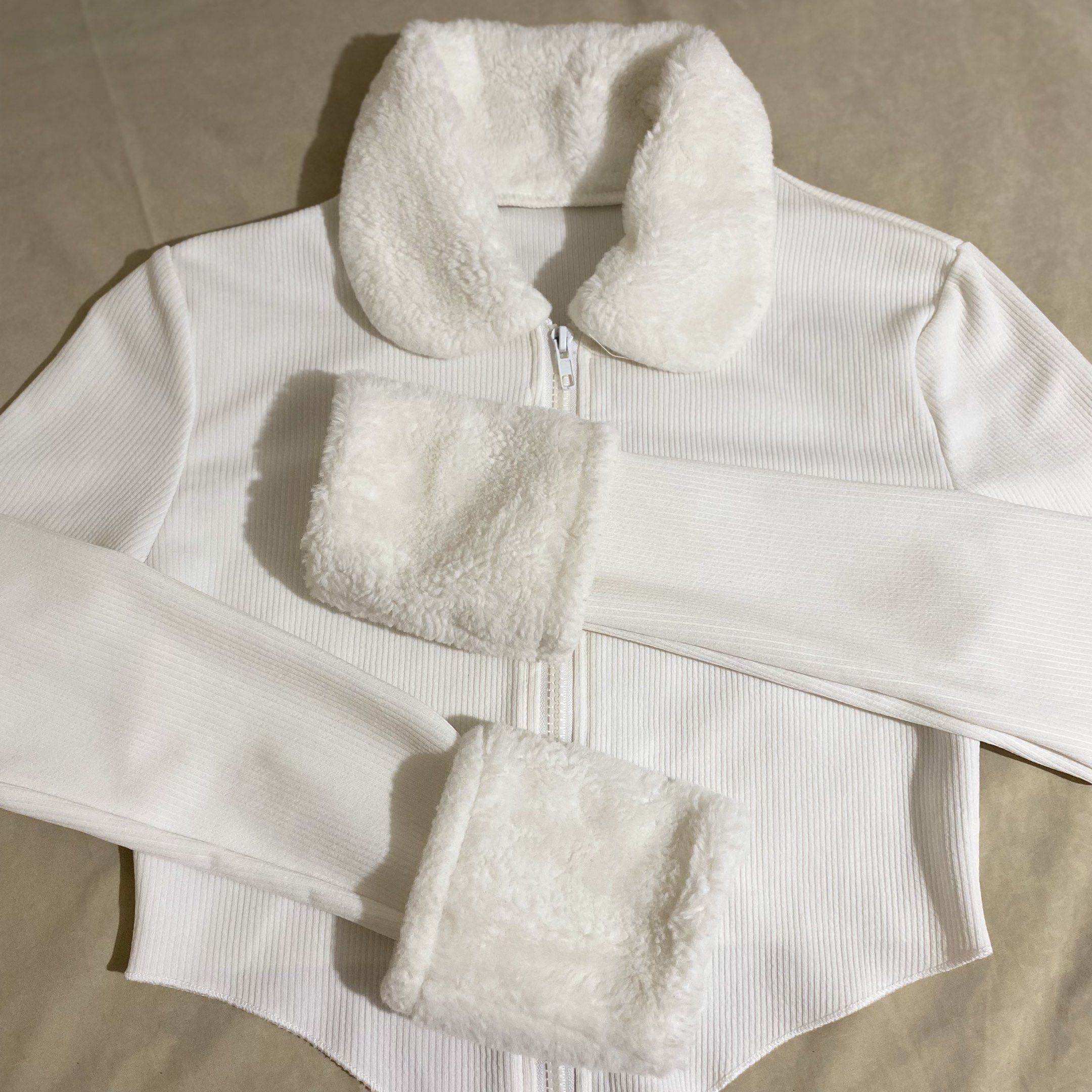 Fur Longsleeves Top (Category: Longsleeves) located in Caloocan City. Submitted by kheiclutter (Listing ID 1416912015, Image 1). Description: .