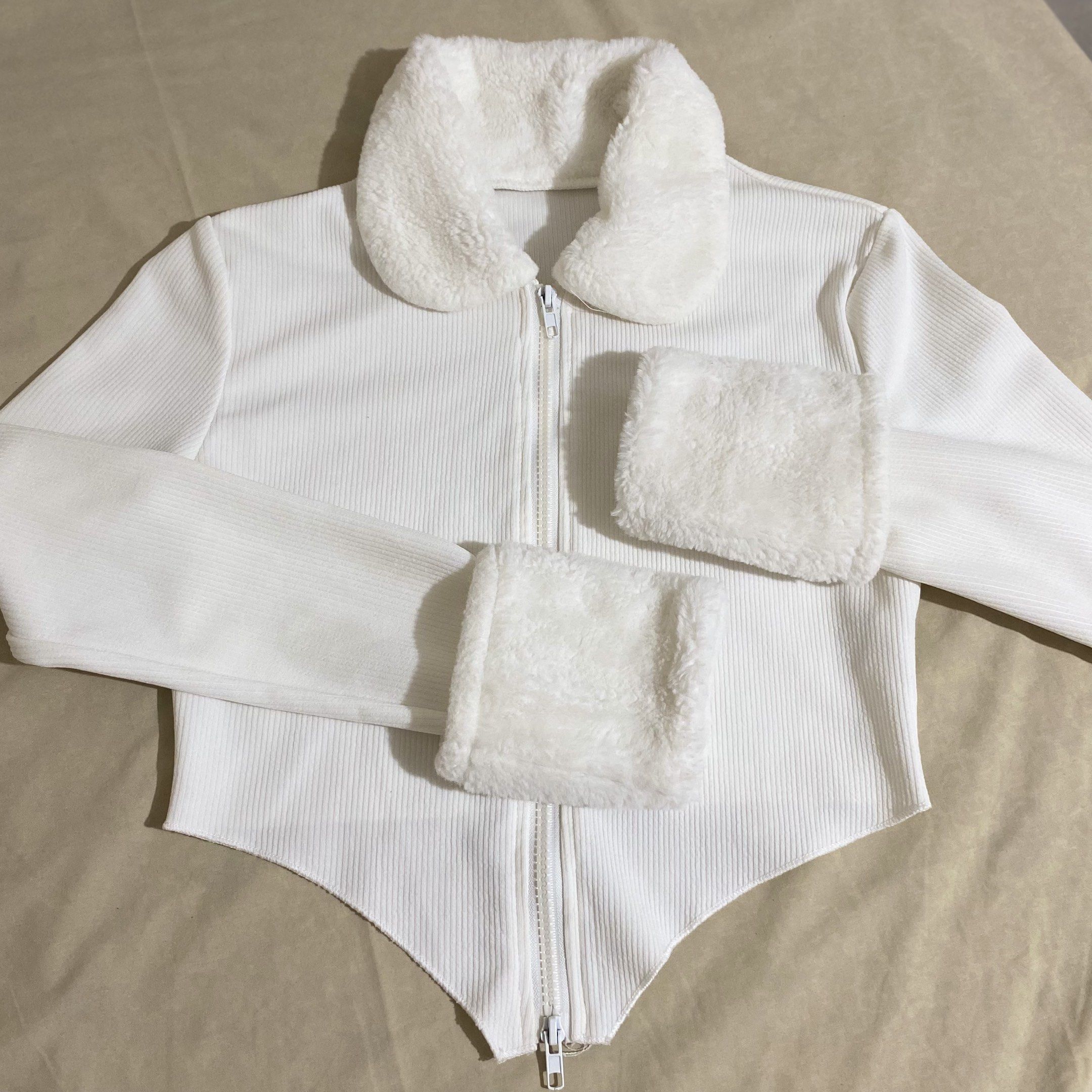 Fur Longsleeves Top (Category: Longsleeves) located in Caloocan City. Submitted by kheiclutter (Listing ID 1416912015, Image 2). Description: .