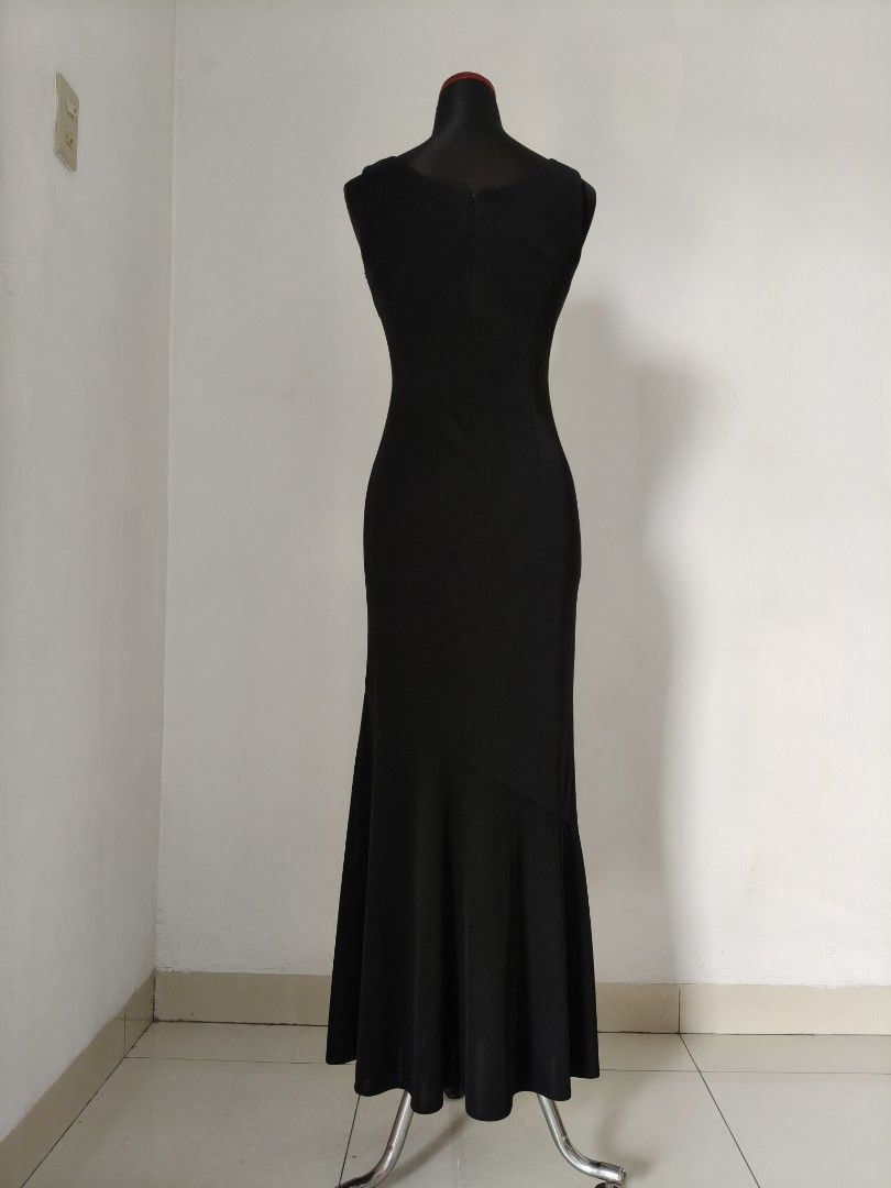 Gaun hitam preloved (Kategori: Gaun & Rok) berada di Deli Serdang. Dikirim oleh springshower (ID iklan 1416887854, Gambar 2). Deskripsi: Gaun ini sangat indah cocok untuk acara pesta. Ukuran sudah tertera di foto. Real pic.