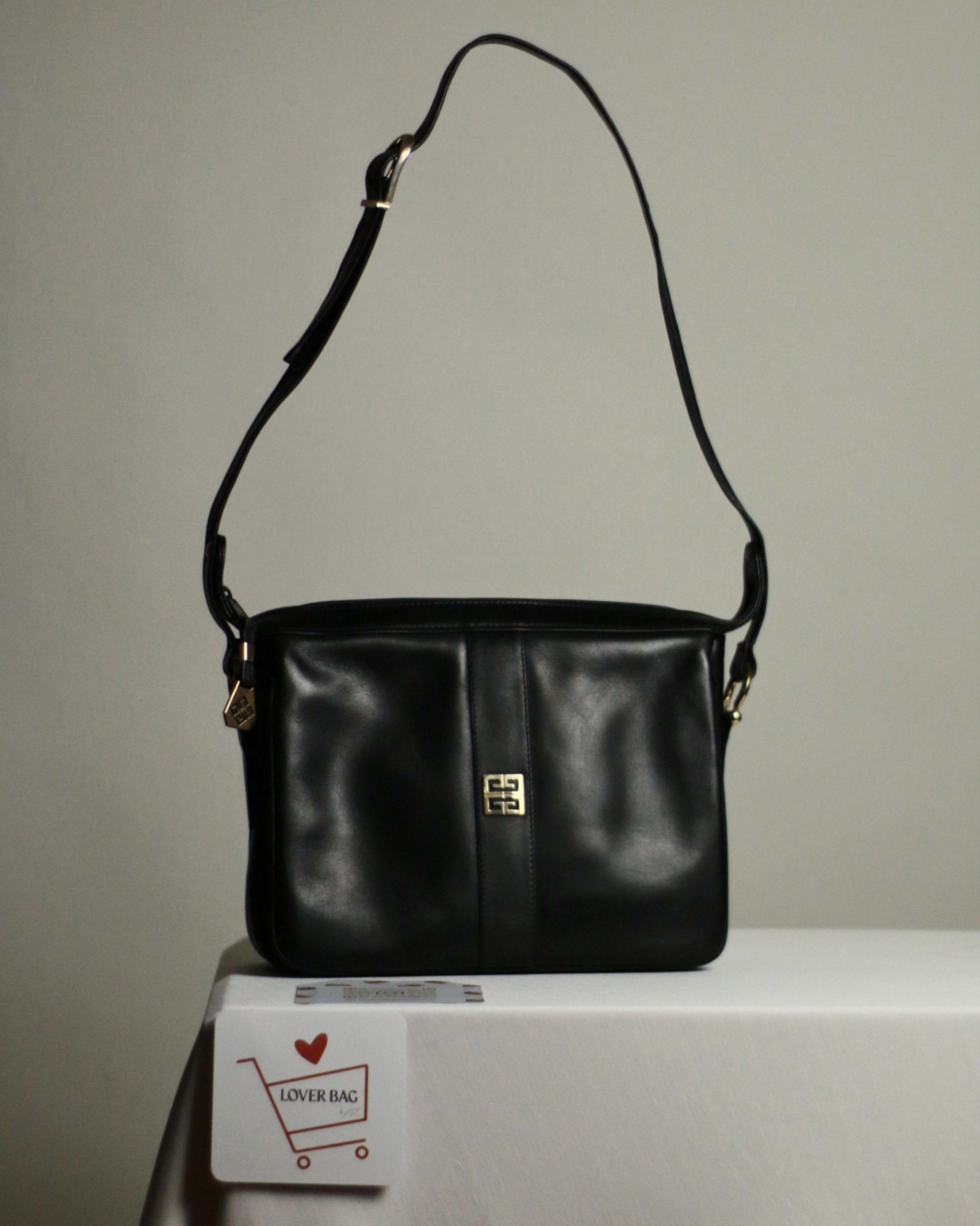 Givenchy shoulder (Category: Shoulder Bags) located in Batangas. Submitted by bagrx (Listing ID 1417015567, Image 1). Description: .