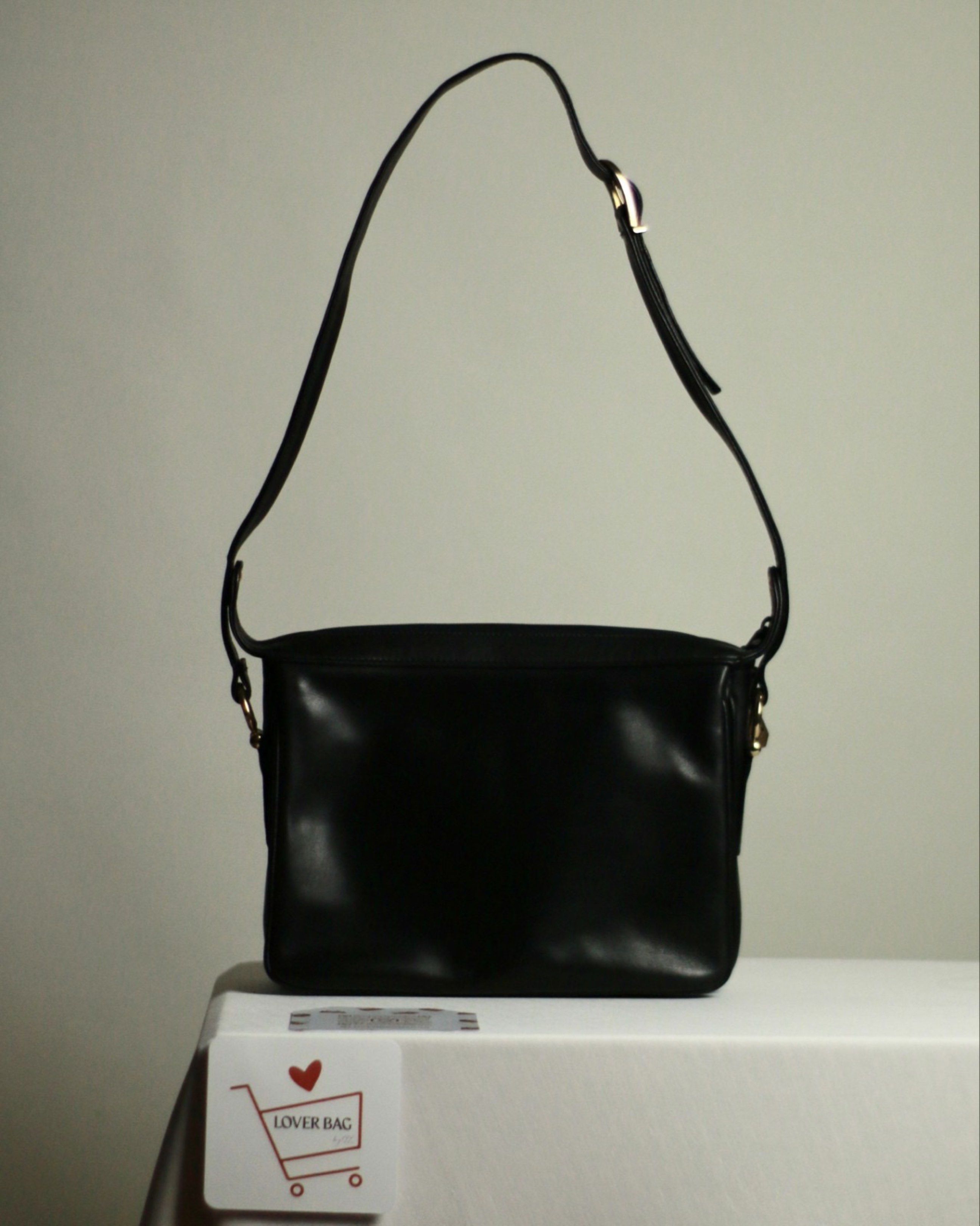 Givenchy shoulder (Category: Shoulder Bags) located in Batangas. Submitted by bagrx (Listing ID 1417015567, Image 2). Description: .