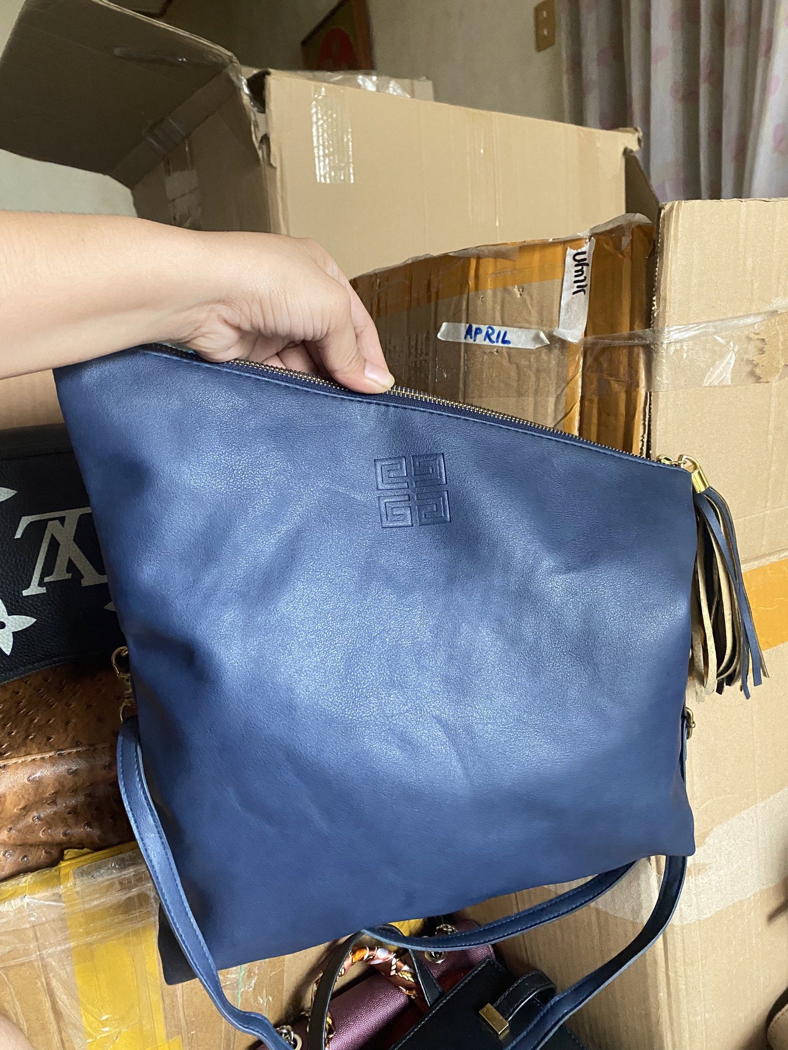 Givenchy sling (Category: Luxury Bags & Wallets) located in Cavite. Submitted by rmquin05 (Listing ID 1417004910, Image 2). Description: No issue good condition authentic.