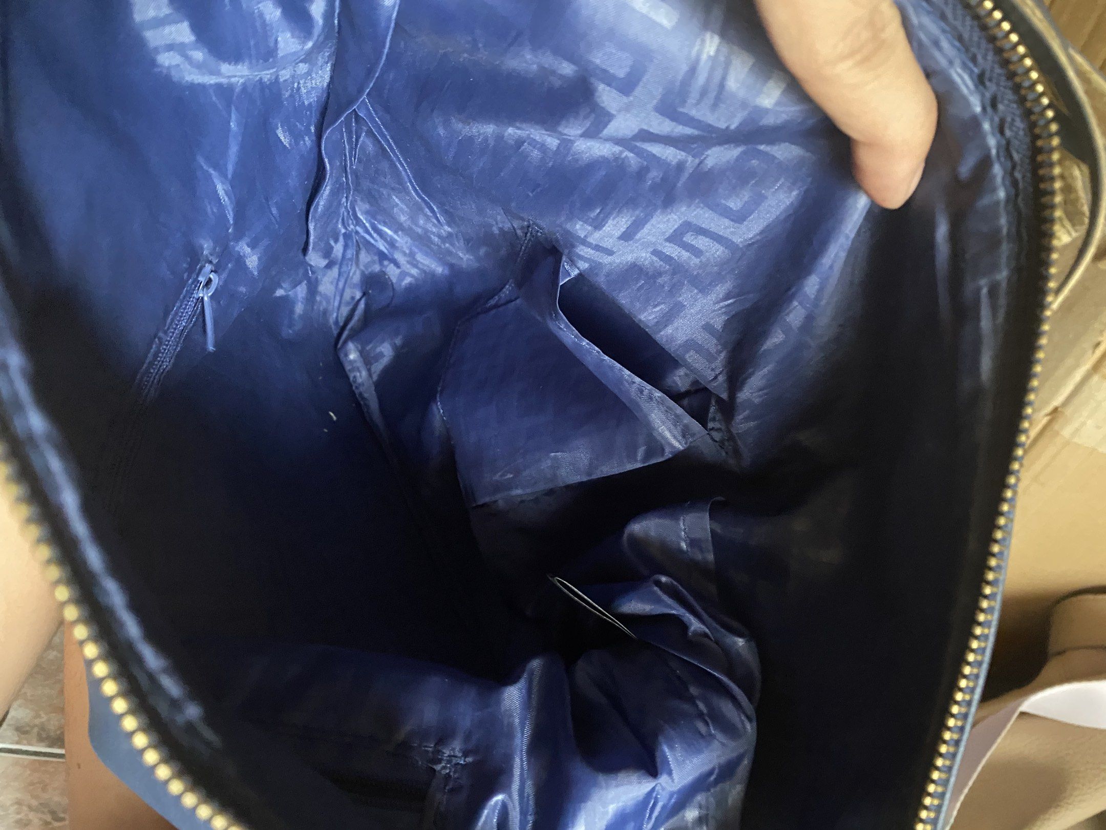 Givenchy sling (Category: Luxury Bags & Wallets) located in Cavite. Submitted by rmquin05 (Listing ID 1417004910, Image 3). Description: No issue good condition authentic.