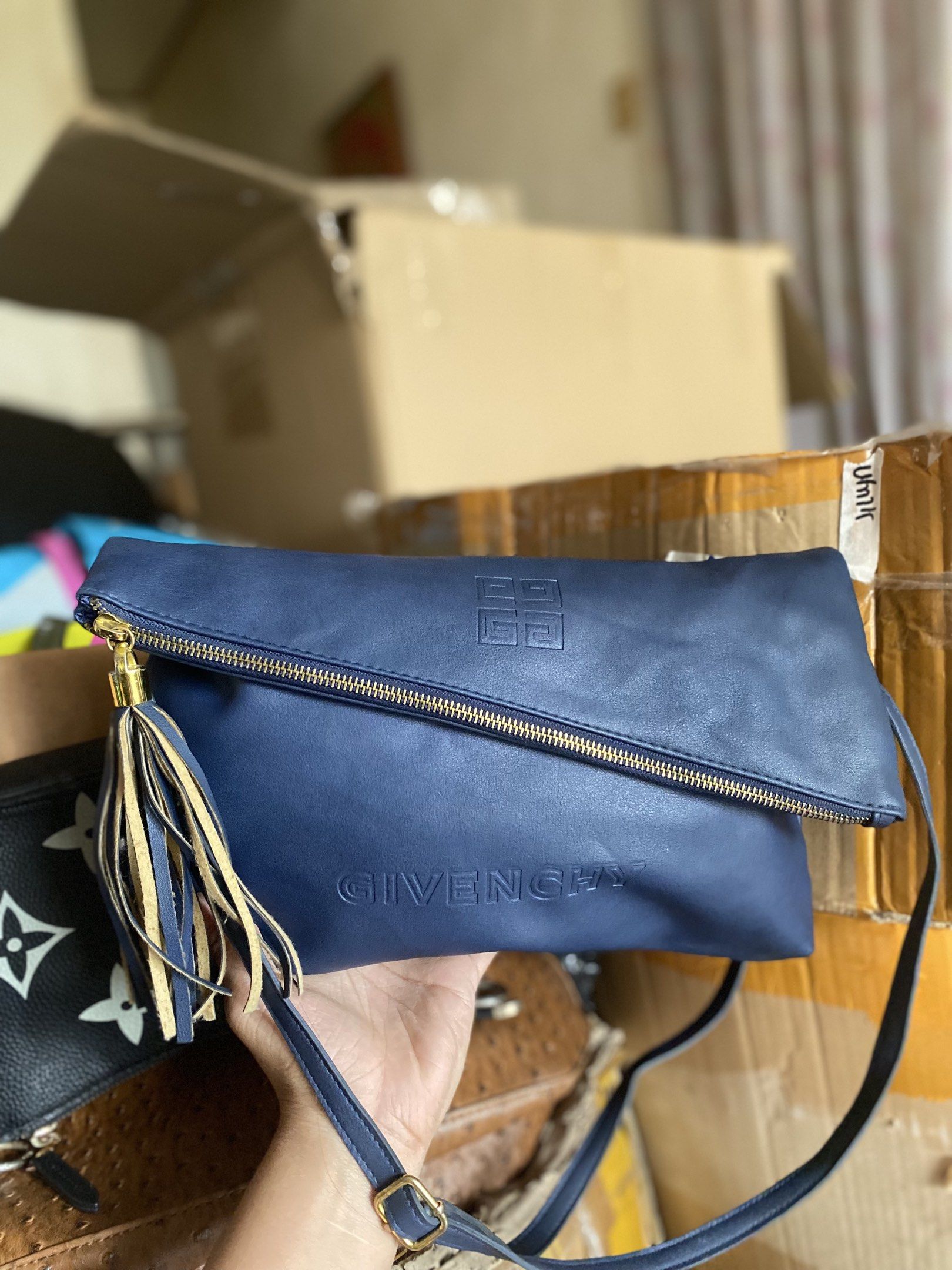 Givenchy sling (Category: Luxury Bags & Wallets) located in Cavite. Submitted by rmquin05 (Listing ID 1417004910, Image 1). Description: No issue good condition authentic.