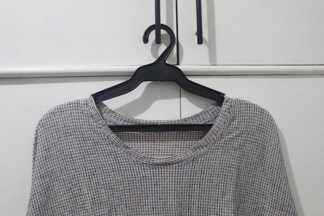 Lazy Fare Grey Waffle Long Sleeve Top (Category: Blouses) located in Paranaque City. Submitted by spunknspice (Listing ID 1416941303, Image 2). Description: ✧ Easy to wear, very comfortable ✧ Perfect for Philippine weather ✧ Lightweight material, relaxed fit ✧ All items are washed and cleaned ✧ Message for more measurements ✧ Negotiable for sure buyers! ✧ 100 pesos off for 3 purchases or more! ✧ MOD: Gcash only ✧ RFS: Decluttering.