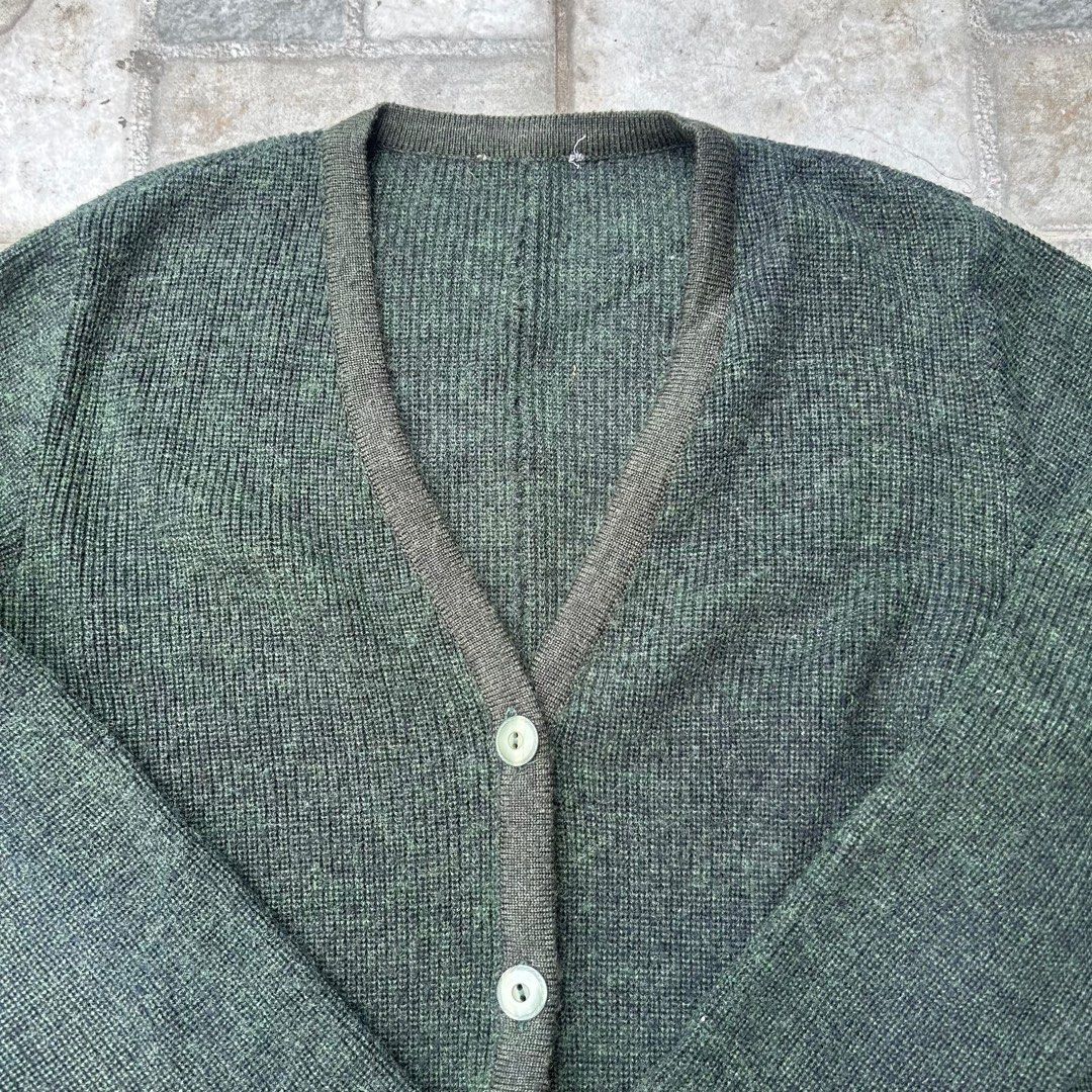 Green Knitted Cardigan (Category: Coats, Jackets and Outerwear) located in Bacoor. Submitted by tugbits (Listing ID 1416879116, Image 2). Description: Green Knitted Cardigan.