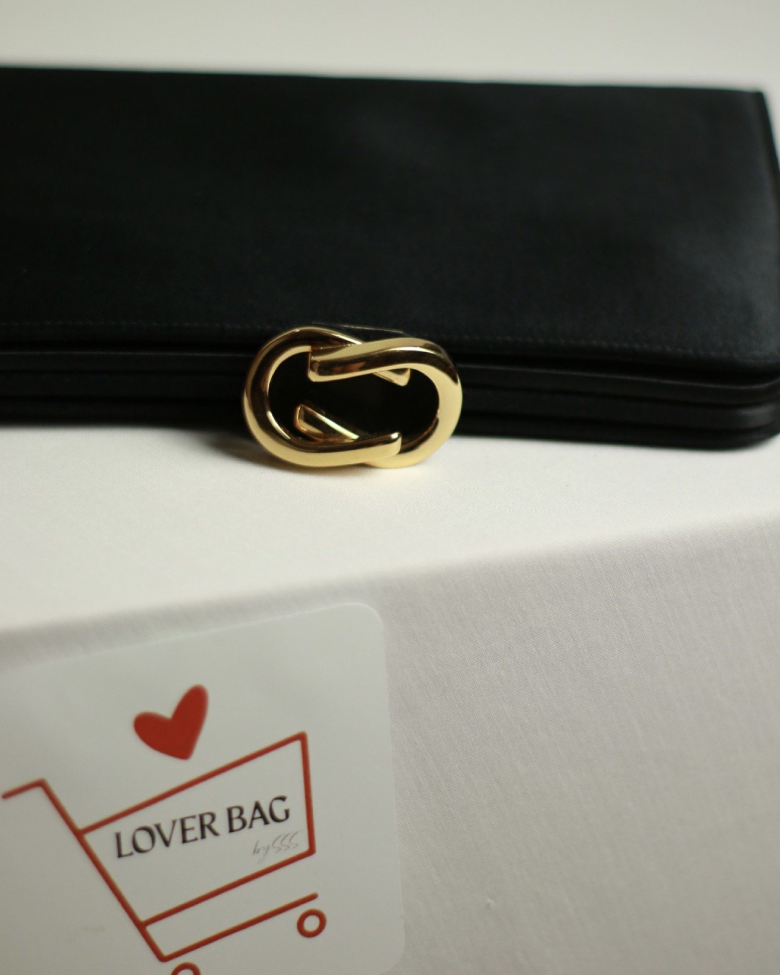 Gucci Clitch (Category: Clutches) located in Batangas. Submitted by bagrx (Listing ID 1417015469, Image 2). Description: 8/10 condition.