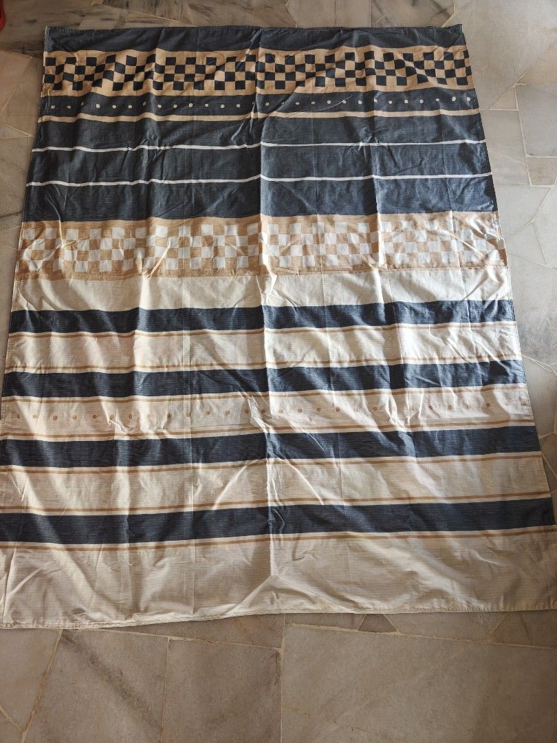 Handmade Patchwork Quilt (Category: Bedding & Towels) located in Singapore. Submitted by vic_kaidou (Listing ID 1416870434, Image 2). Description: - 100% Handmade patchwork quilt - 74*56 inch - $50.
