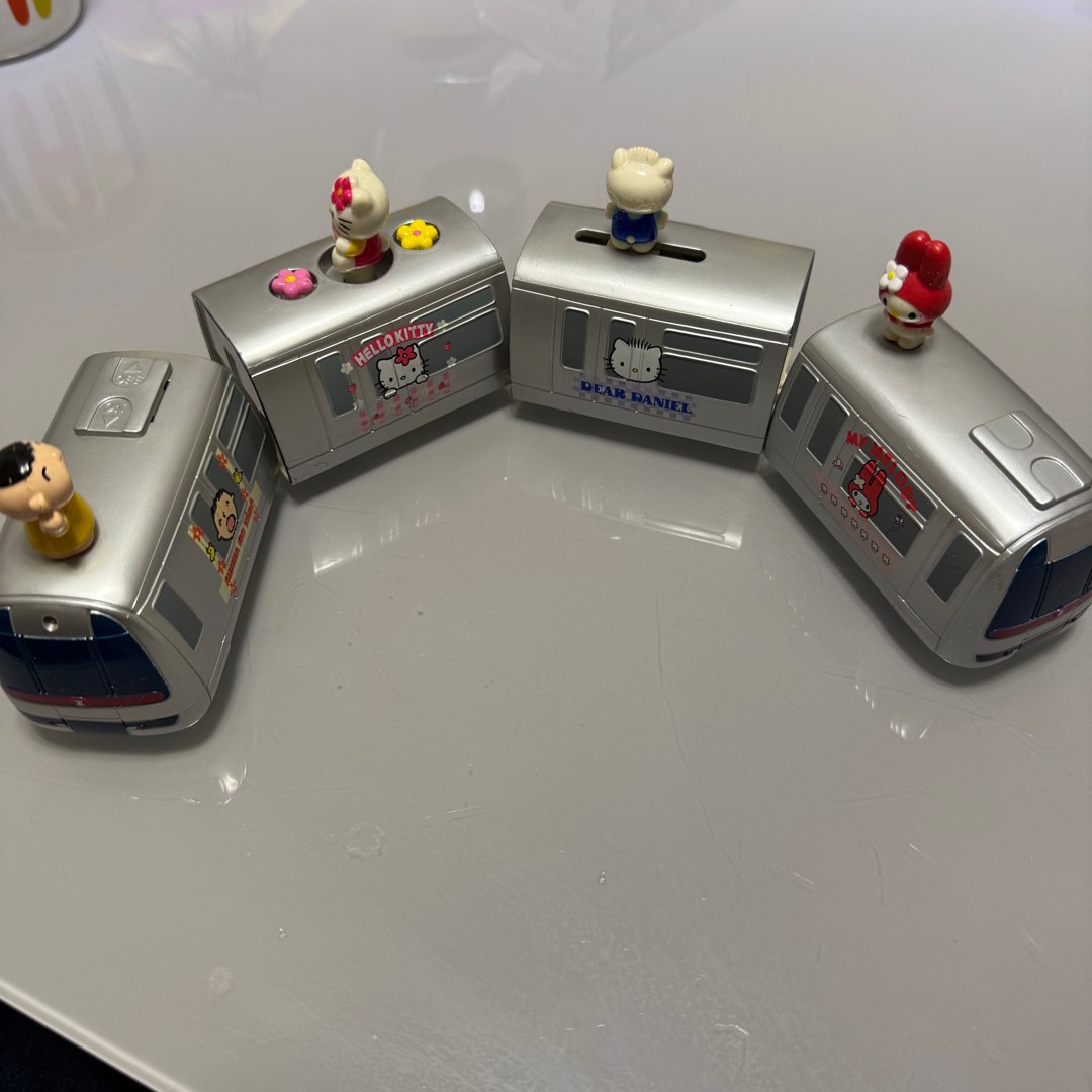Hello Kitty Sanrio MTR Train Set 地鐵列車回力車, 興趣及遊戲, 玩具 & 遊戲類 - Carousell