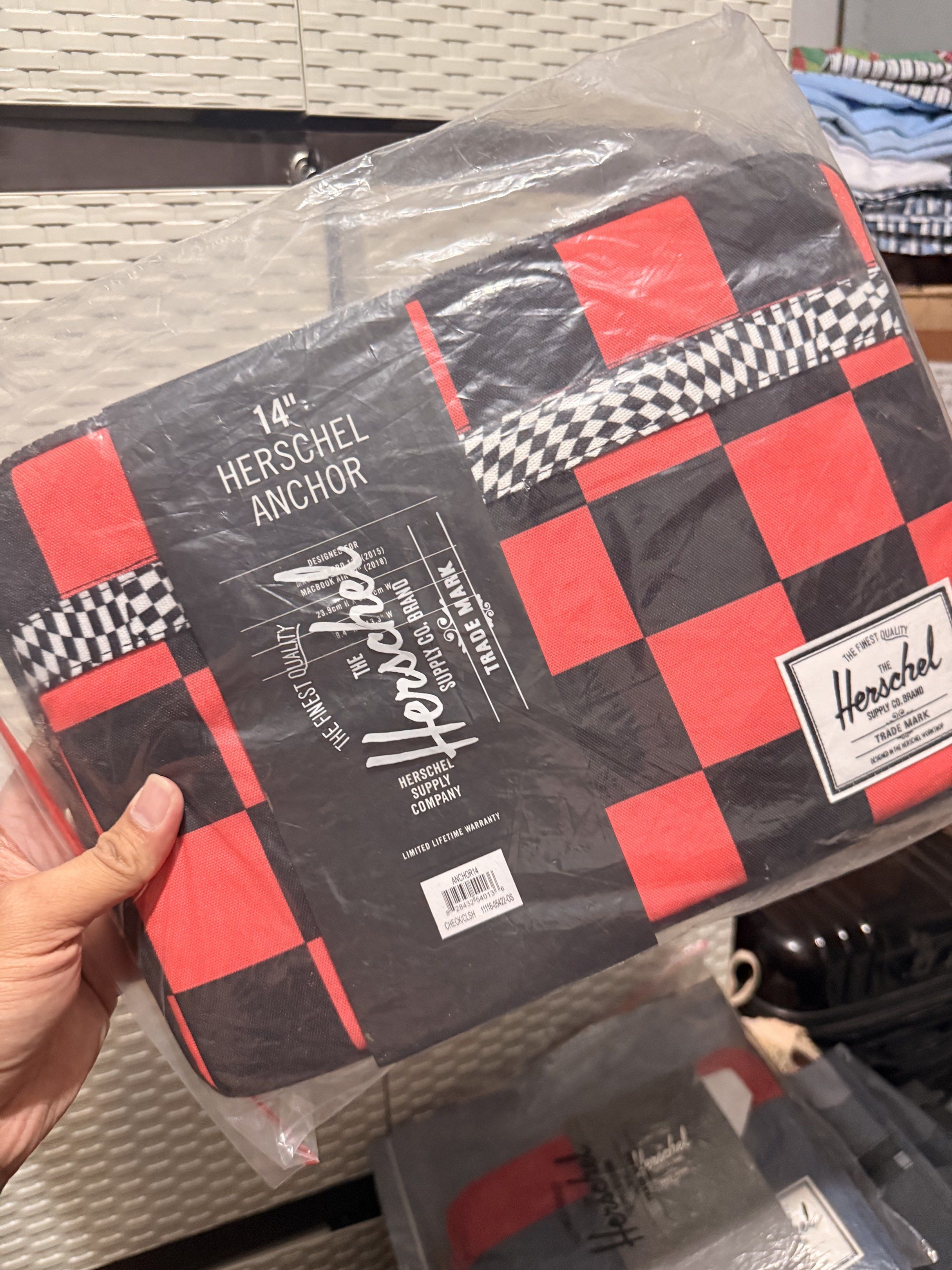 Herschel Anchor 14" Laptop Sleeve (Category: Laptop Bags & Sleeves) located in Manila. Submitted by silentgothic16 (Listing ID 1416975950, Image 1). Description: D panagakit almost brandnew.
