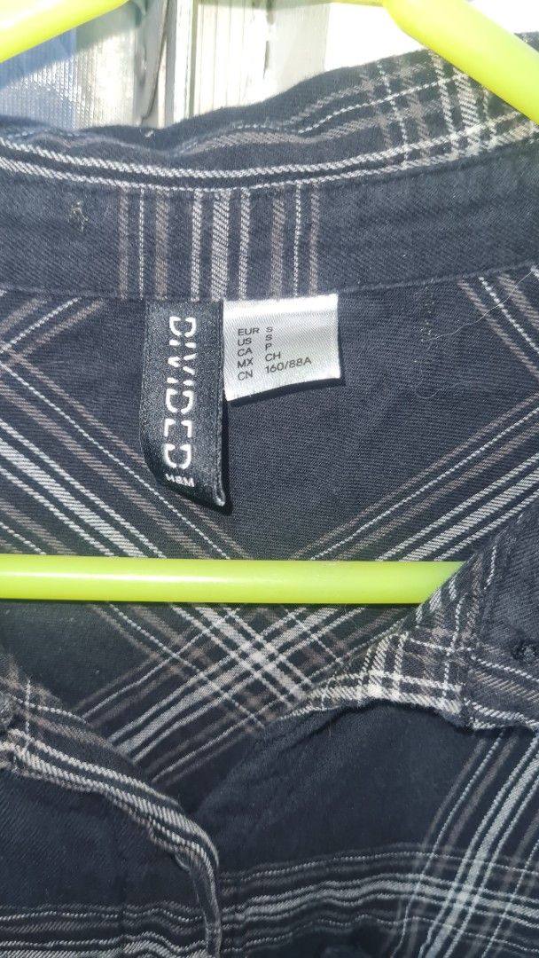 H&M Divided Plaid Checkered Shirt (Category: Shirts) located in Quezon City. Submitted by bubugom (Listing ID 1416972253, Image 3). Description: H&M Checkered Shirt - check photo for medida sizing LOC: Brgy. Pasong Tamo, QC MOD: GRAB, Lalamove, JNT MOP: GCASH, BPI, GoTyme (NO COD & ABONO).