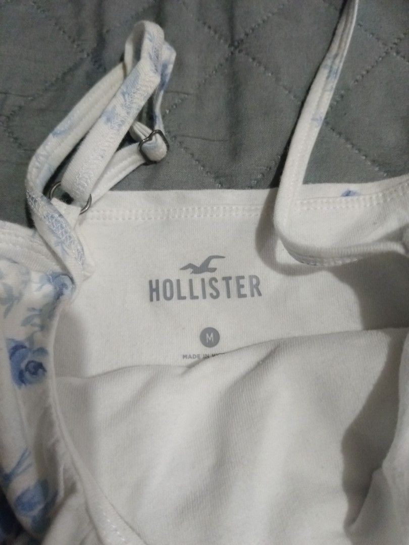 Hollister Sleeveless Top (Category: Sleeveless) located in Cebu City. Submitted by alinessa (Listing ID 1416963743, Image 2). Description: - very flattering - in new condition and in almost new condition - cotton material - size medium - what u see it what u get.