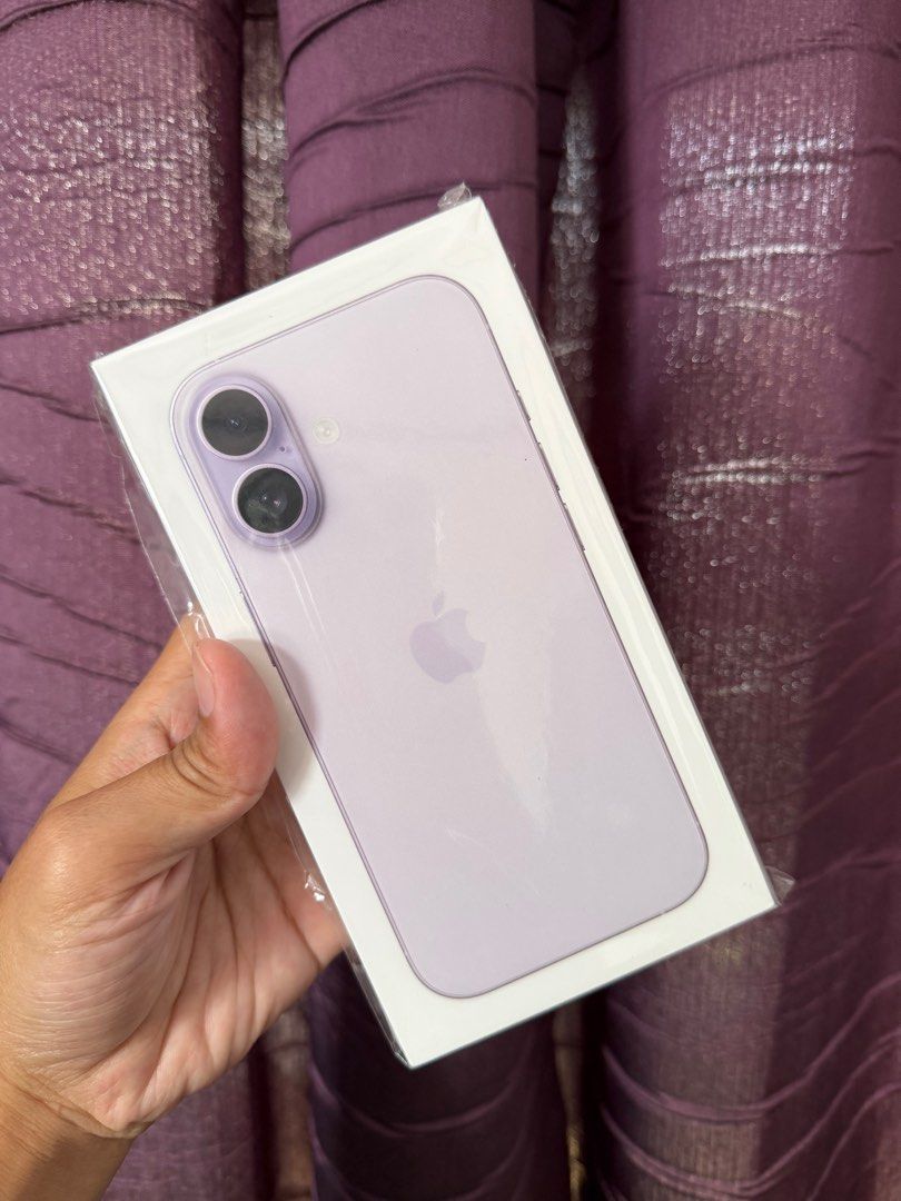 Iphone 17 256gb Brand new (Category: iPhone 17 Series) located in Caloocan City. Submitted by acvalloyas (Listing ID 1416912653, Image 1). Description: Brand new iphone 17 256gb Sealed Ntc Open line Not yet activated.