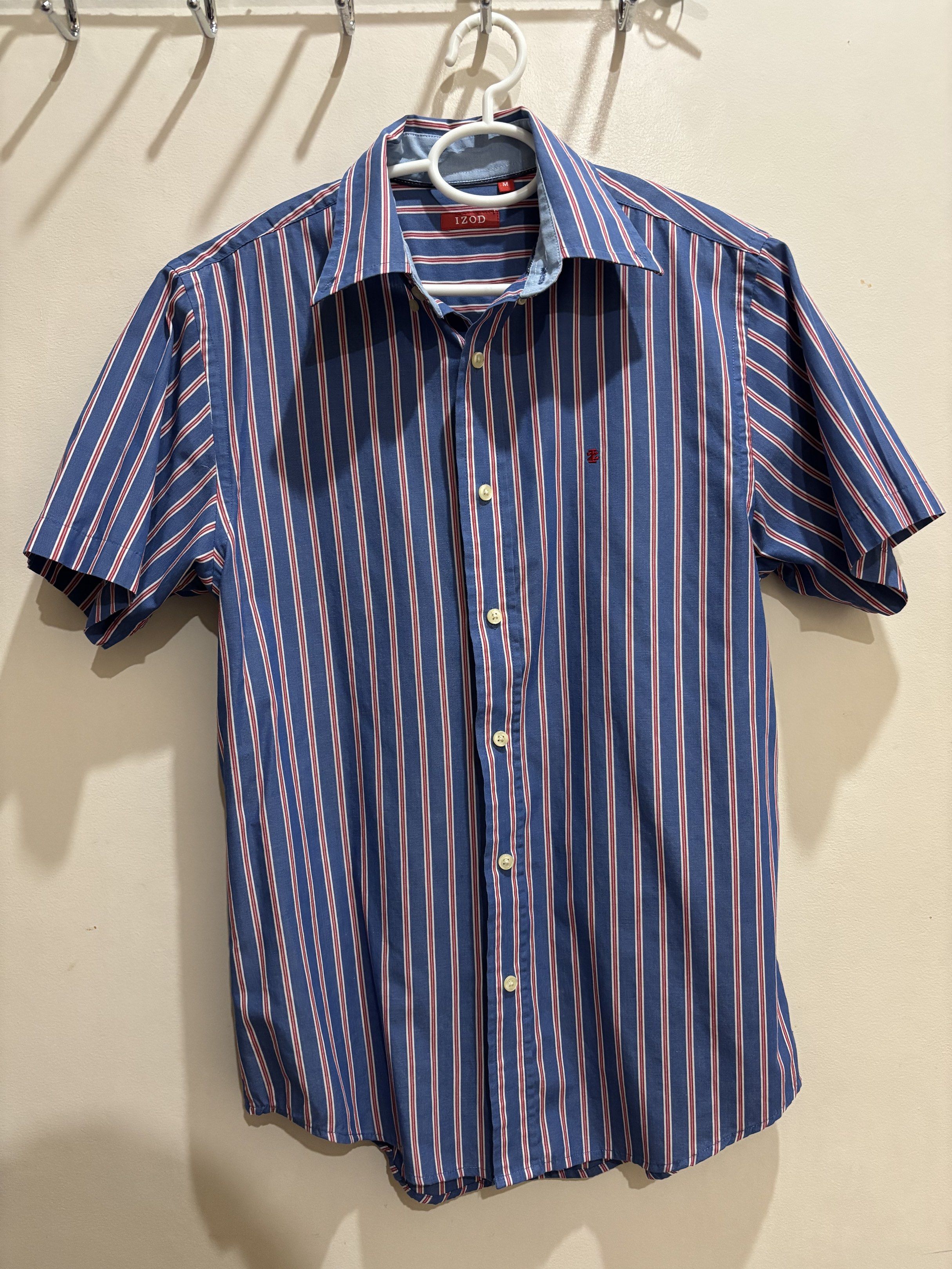 IZOD Button Down (Category: Tshirts & Polo Shirts ) located in Bacoor. Submitted by palmroot (Listing ID 1416911886, Image 1). Description: For casual fits. Regular fit. Fabric doesn’t wrinkle fast. Soft and cool on the skin. .