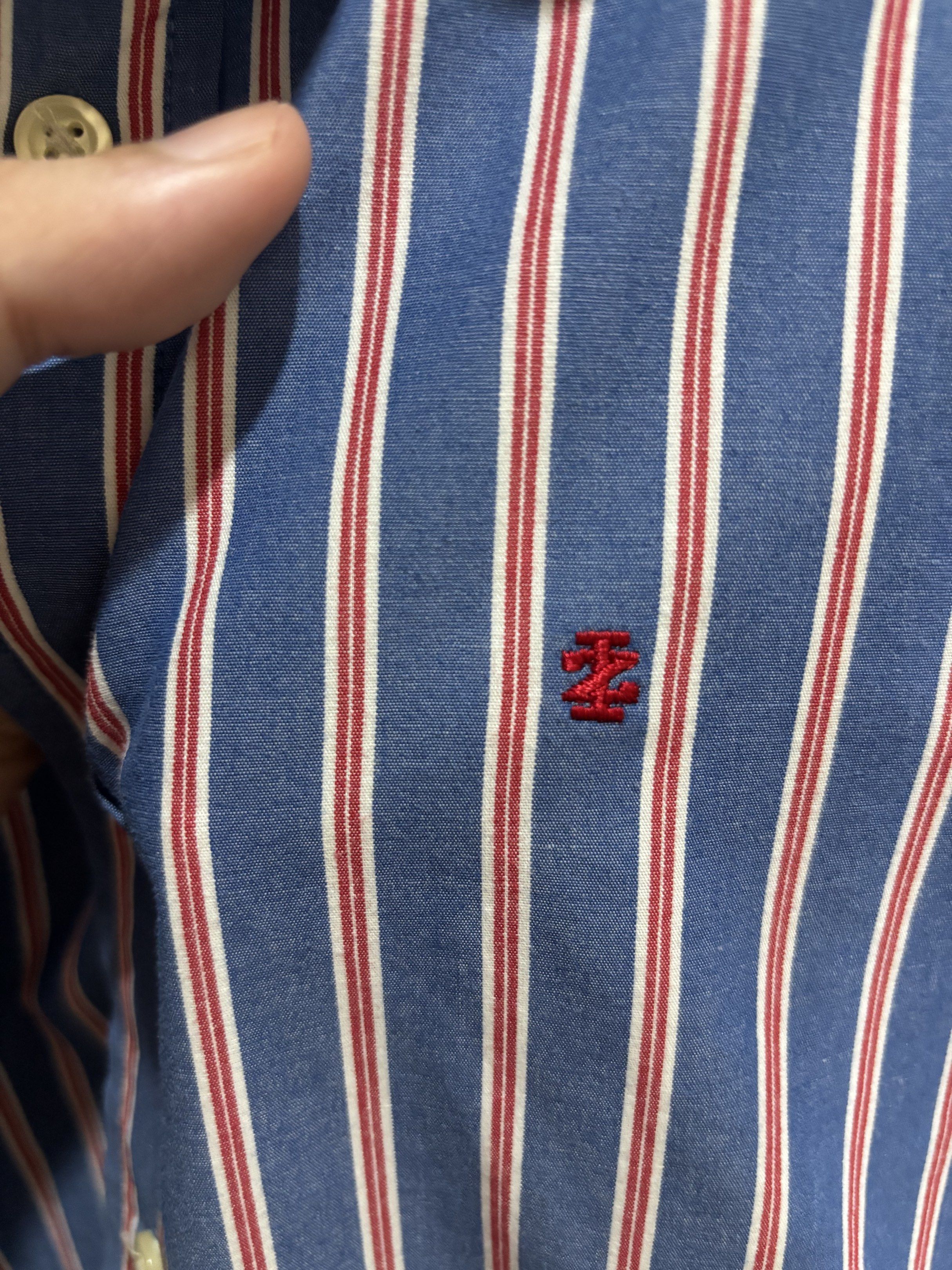 IZOD Button Down (Category: Tshirts & Polo Shirts ) located in Bacoor. Submitted by palmroot (Listing ID 1416911886, Image 3). Description: For casual fits. Regular fit. Fabric doesn’t wrinkle fast. Soft and cool on the skin. .