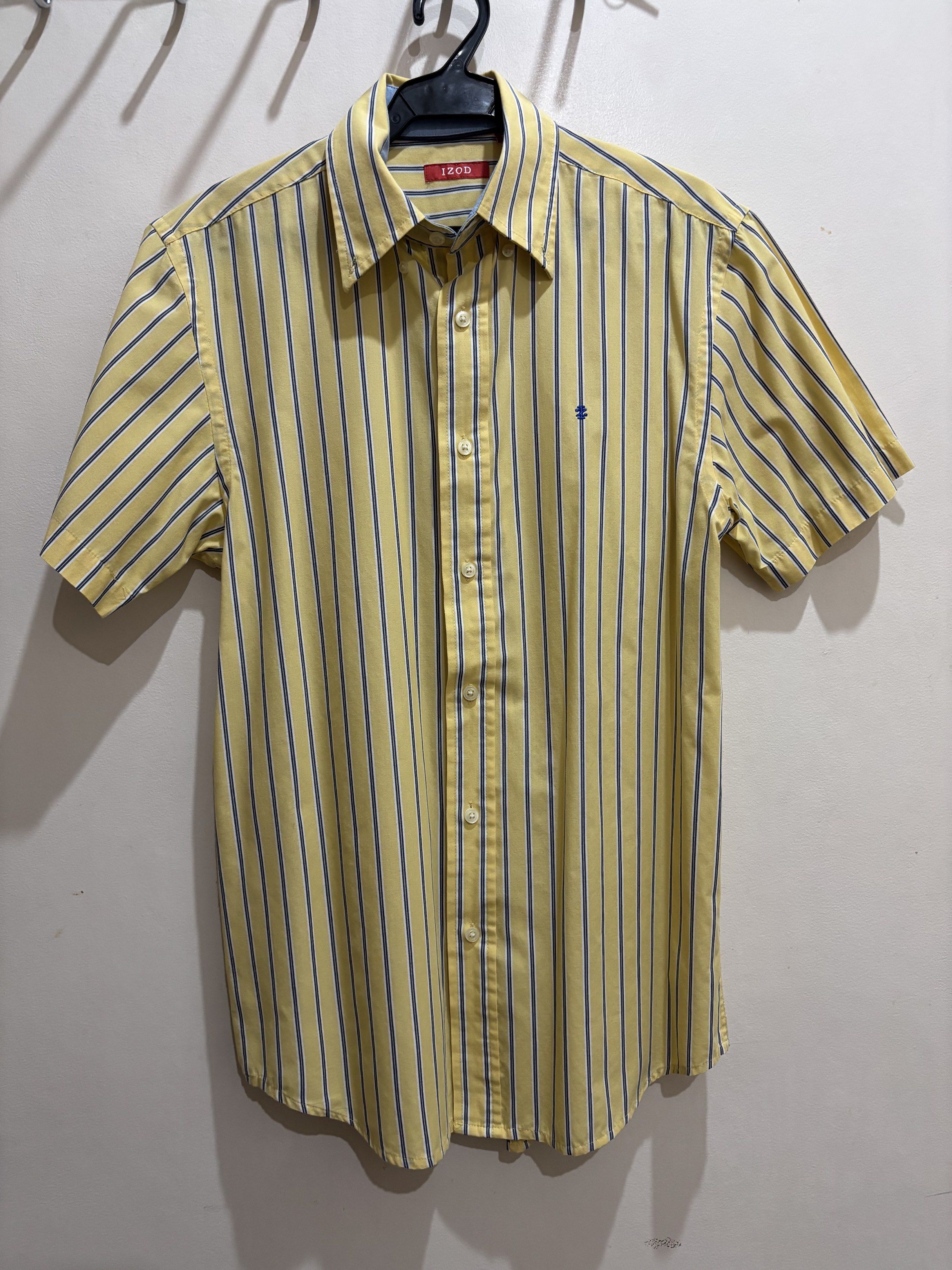 IZOD Button Down (Category: Tshirts & Polo Shirts ) located in Bacoor. Submitted by palmroot (Listing ID 1416911325, Image 1). Description: For casual fits. Regular fit. Really nice fabric, doesn’t wrinkle fast. Soft and cool on the skin. 👌🏼.
