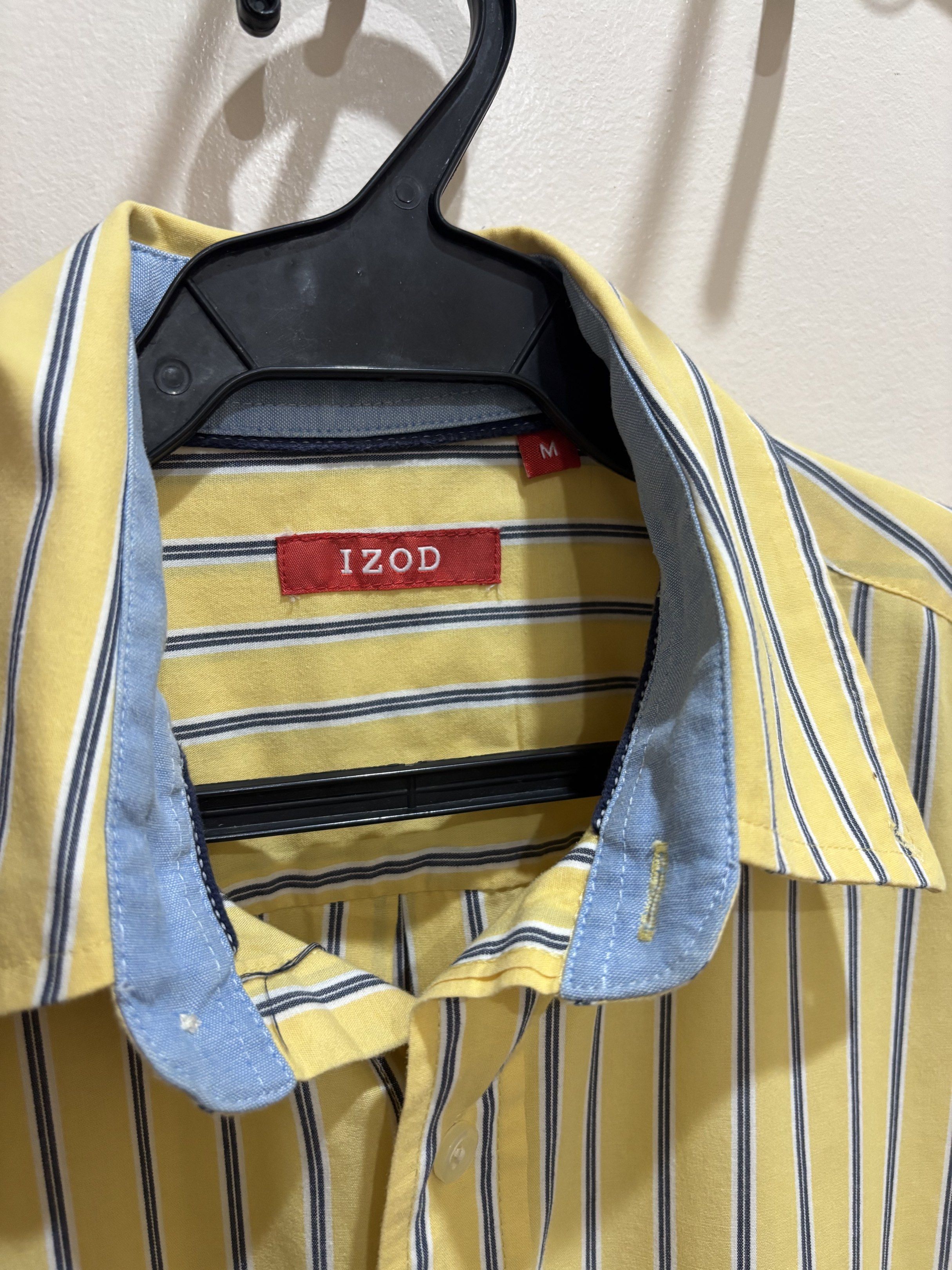 IZOD Button Down (Category: Tshirts & Polo Shirts ) located in Bacoor. Submitted by palmroot (Listing ID 1416911325, Image 3). Description: For casual fits. Regular fit. Really nice fabric, doesn’t wrinkle fast. Soft and cool on the skin. 👌🏼.