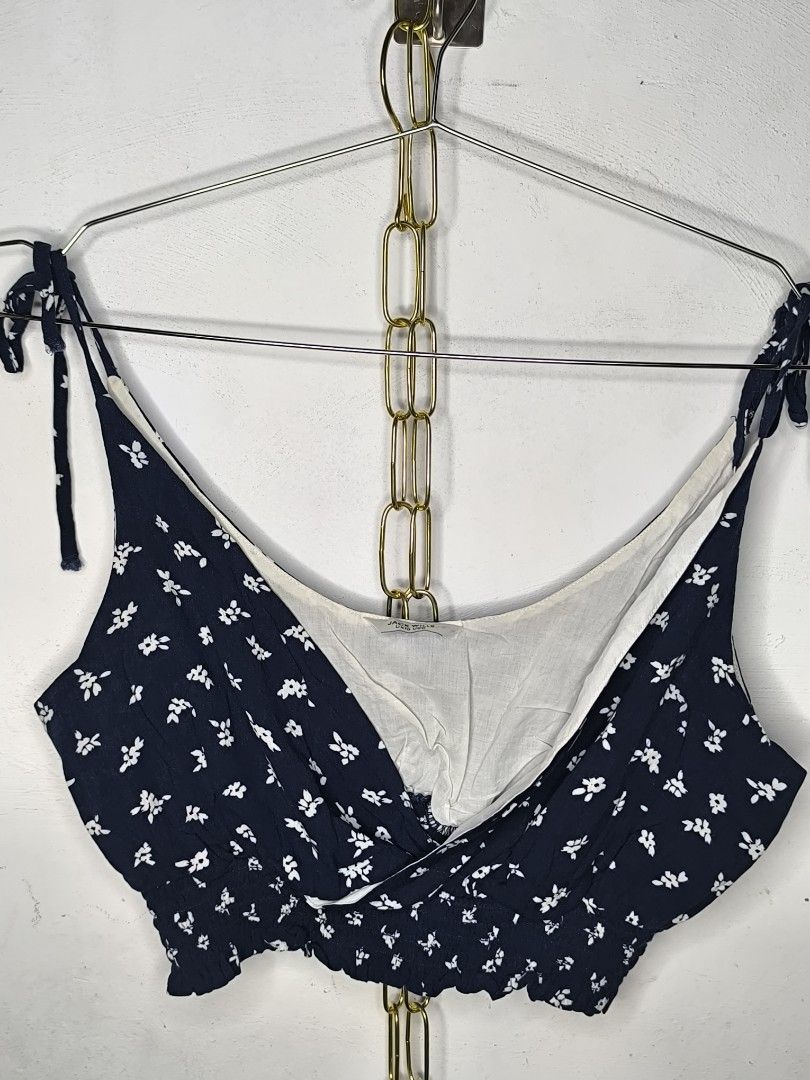JACK WILLS Crop Top - Small (Category: Others Tops) located in Marikina City. Submitted by vaughnify (Listing ID 1417013603, Image 1). Description: Jack Wills - Crop Top - No flaws, No stains, No runs - Size: Small - Ditsy Floral design 📍Location: Marikina City 🚚 Courier Options: 🛍️ J&T Express • 2–3 days within Metro Manila • 3–5 days outside Metro Manila 🛍️ Same-day delivery (Metro Manila): • Lalamove • Grab Express • Move It ✨Payment first
