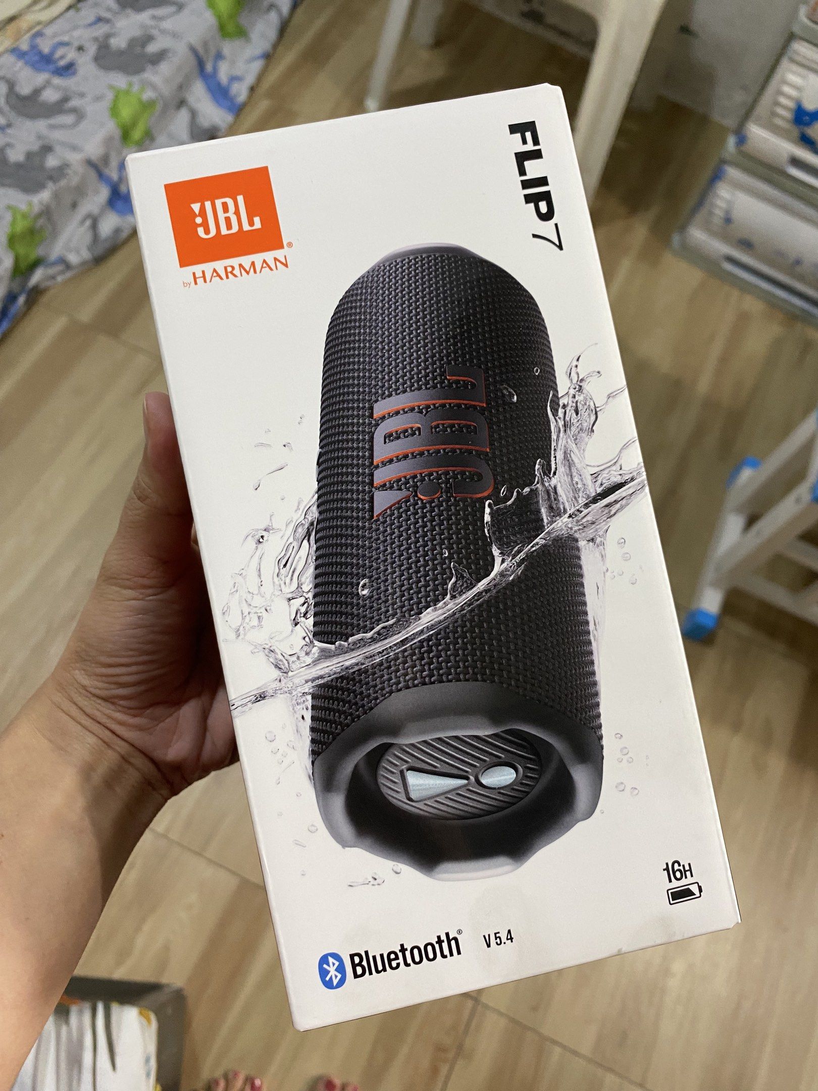 JBL Flip 7 Bluetooth Speaker (Category: Soundbars, Speakers & Amplifiers) located in Quezon City. Submitted by ruffaguill89470 (Listing ID 1416865763, Image 1). Description: Sealed No issues Brandednew.