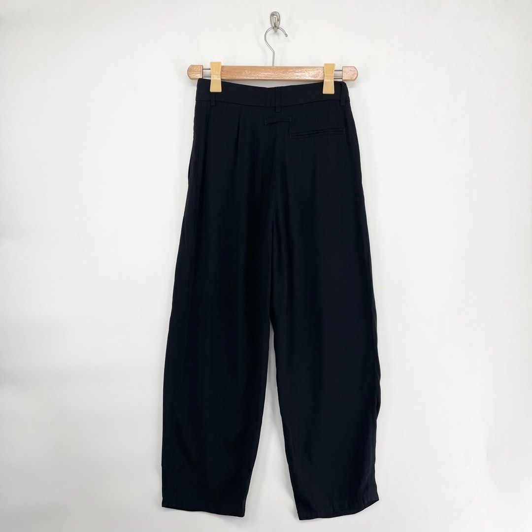 Jean Paul Gaultier Black Pleated Pants (Category: Luxury Apparel) located in Mandaluyong City. Submitted by armrhts (Listing ID 1405430432, Image 2). Description: Size: 38 Dimensions(inches) •Waist: 25" upto 27" •Hip: 17" •Front Rise: 12" •Thigh: 11" •Inseam: 23" •Outseam: 36" •Leg Opening: 7.5".