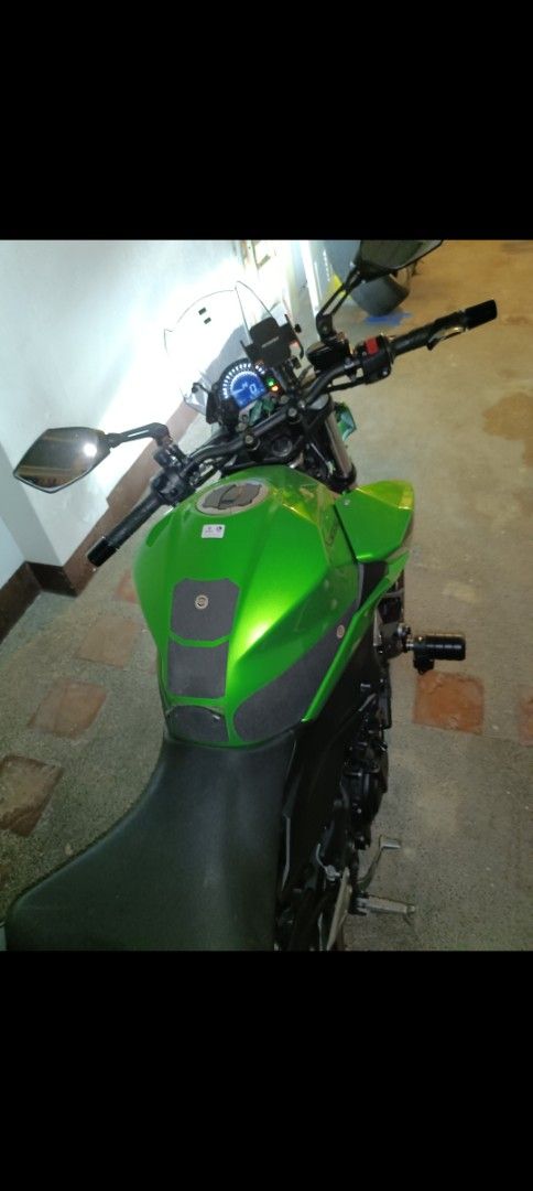 Kawasaki Z400 with Accessories (Category: Motorbikes for Sale) located in Muntinlupa City. Submitted by tangingpinoy (Listing ID 1416915548, Image 2). Description: 2023 Green Kawasaki Z400 399cc ODO 6,709kms Manual Transmission 6 speed Original LTO plate 2026 Registered Upgrade as follows (also see photos): Villain exhaust pipe Top box Frame sliders Unit located in Alabang, Muntinlupa City 1st owner P220,000.00 only Negotiable for sure buyer. Wil