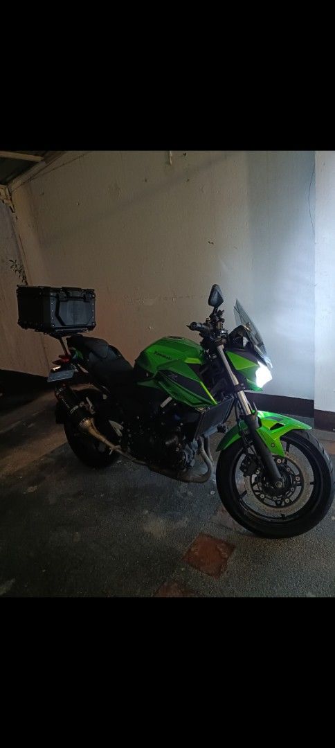 Kawasaki Z400 with Accessories (Category: Motorbikes for Sale) located in Muntinlupa City. Submitted by tangingpinoy (Listing ID 1416915548, Image 1). Description: 2023 Green Kawasaki Z400 399cc ODO 6,709kms Manual Transmission 6 speed Original LTO plate 2026 Registered Upgrade as follows (also see photos): Villain exhaust pipe Top box Frame sliders Unit located in Alabang, Muntinlupa City 1st owner P220,000.00 only Negotiable for sure buyer. Wil