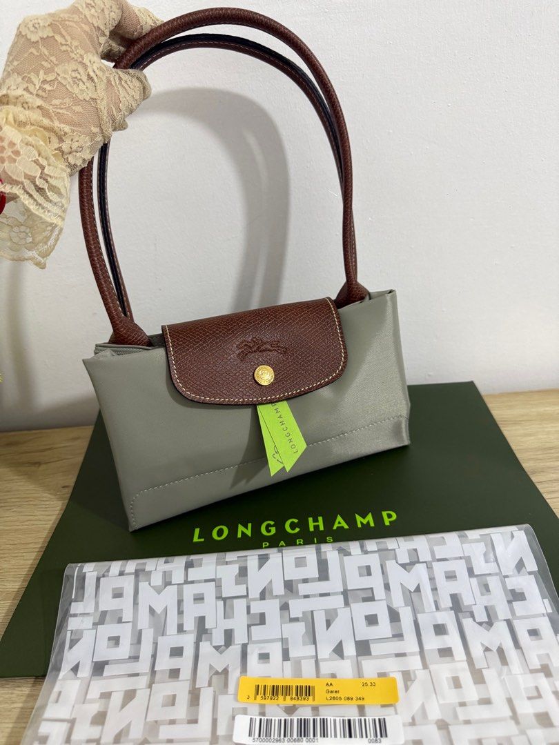 Longchamp medium long handle (Category: Luxury Bags & Wallets) located in Cabuyao City. Submitted by baglover1111 (Listing ID 1416876749, Image 3). Description: Brand new with inclusions New color- pebble Guaranteed authentic .