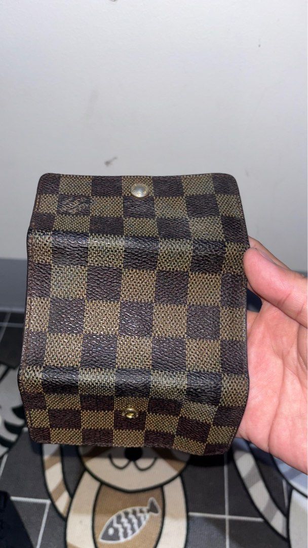 Louis Vuitton Key Holder Damier Ebene (Category: Luxury Bags & Wallets) located in Manila. Submitted by murangbagelya_ph (Listing ID 1416948049, Image 2). Description: - Authentic Louis Vuitton key holder - Damier Ebene pattern - Brown checkered exterior - Brown interior - Snap closure - Includes key hooks - Serial number: RG3210 - Made in Spain.