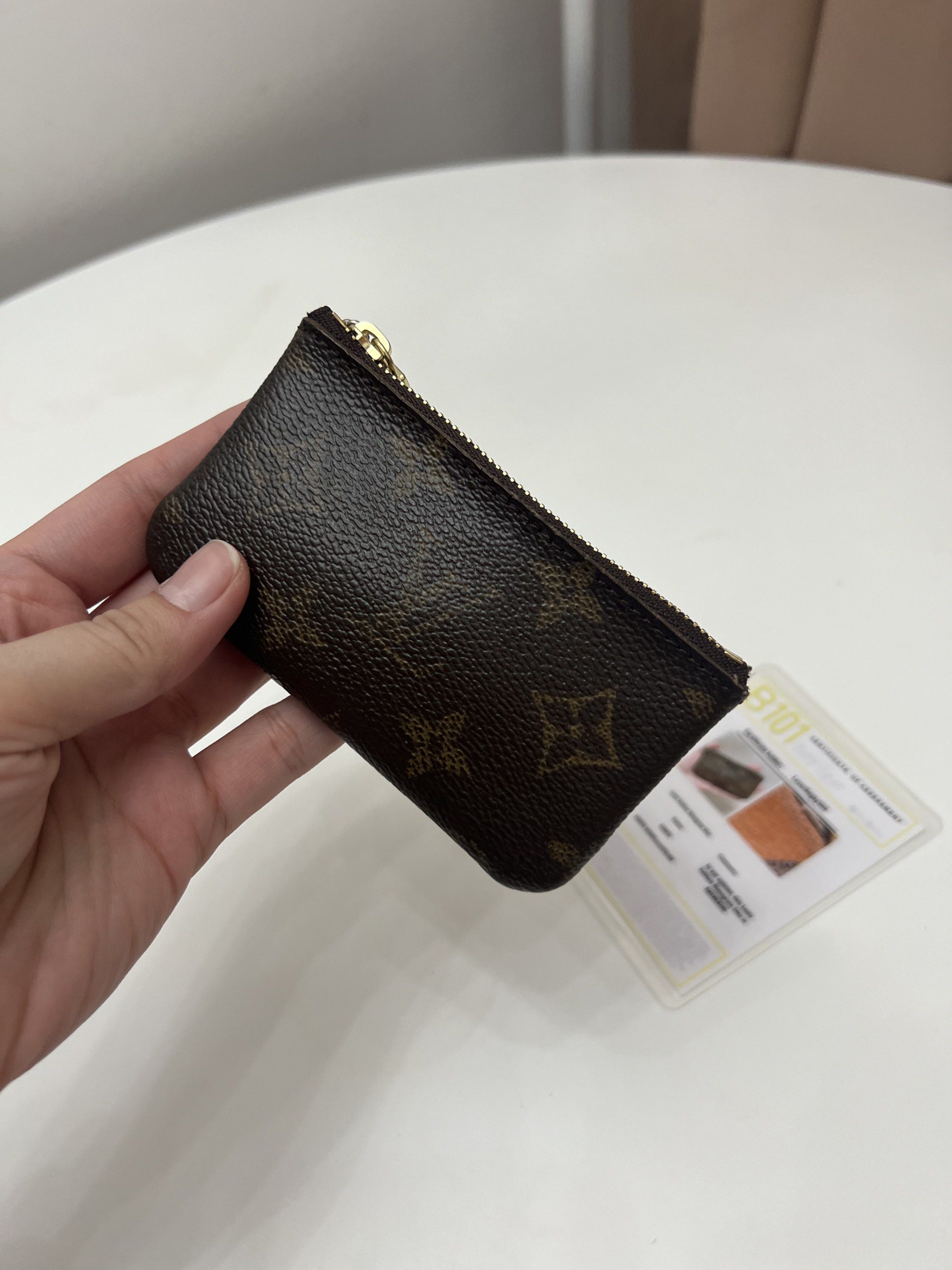 LV CLES with box (Category: Other Accessories) located in Batangas. Submitted by bagrx (Listing ID 1417015641, Image 3). Description: cert and box included.