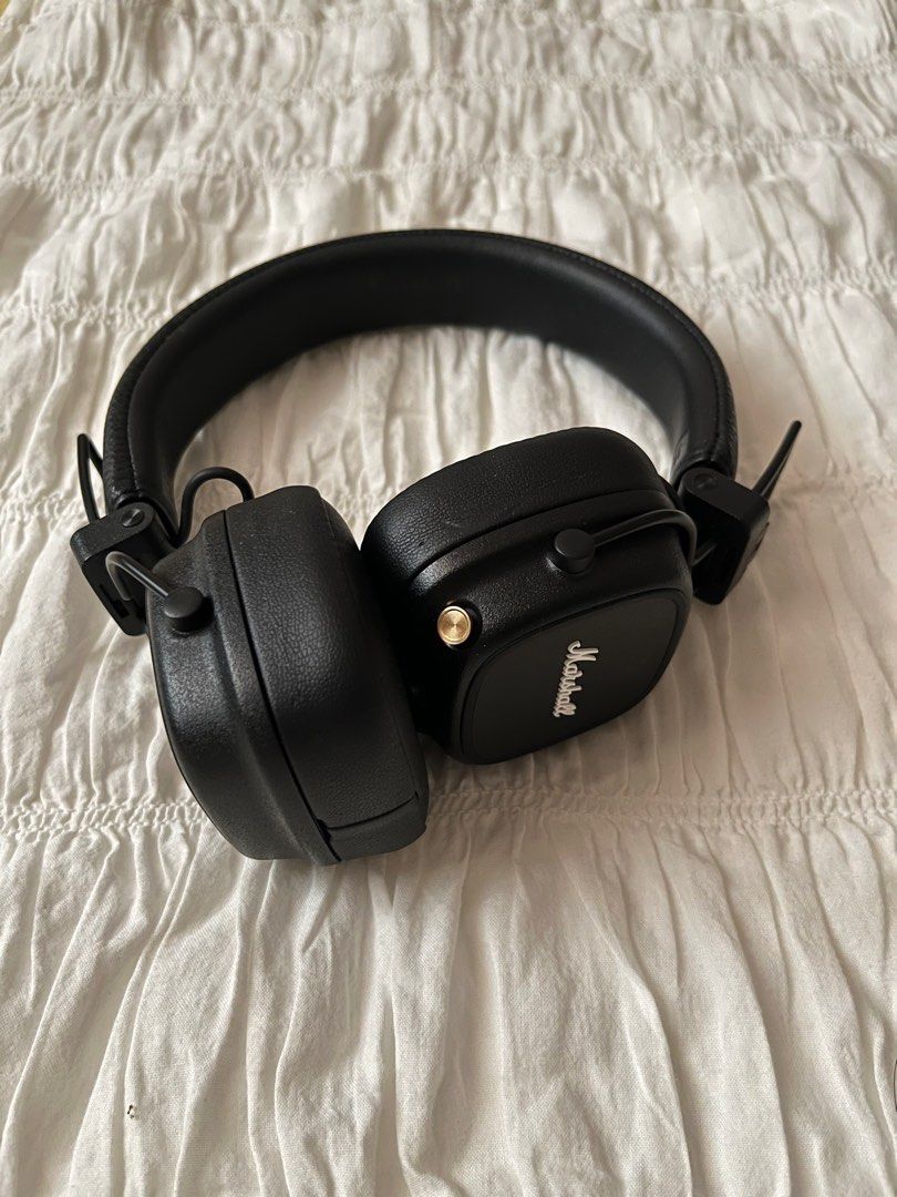 Marshall Major IV Headphones (Category: Headphones & Headsets) located in San Fernando. Submitted by mayaritala (Listing ID 1416916947, Image 2). Description: Inclusions: - major iv headphones - box - usb-c charging cable - user manual - legal and safety information MOP: gcash/maya MOD: j&t.